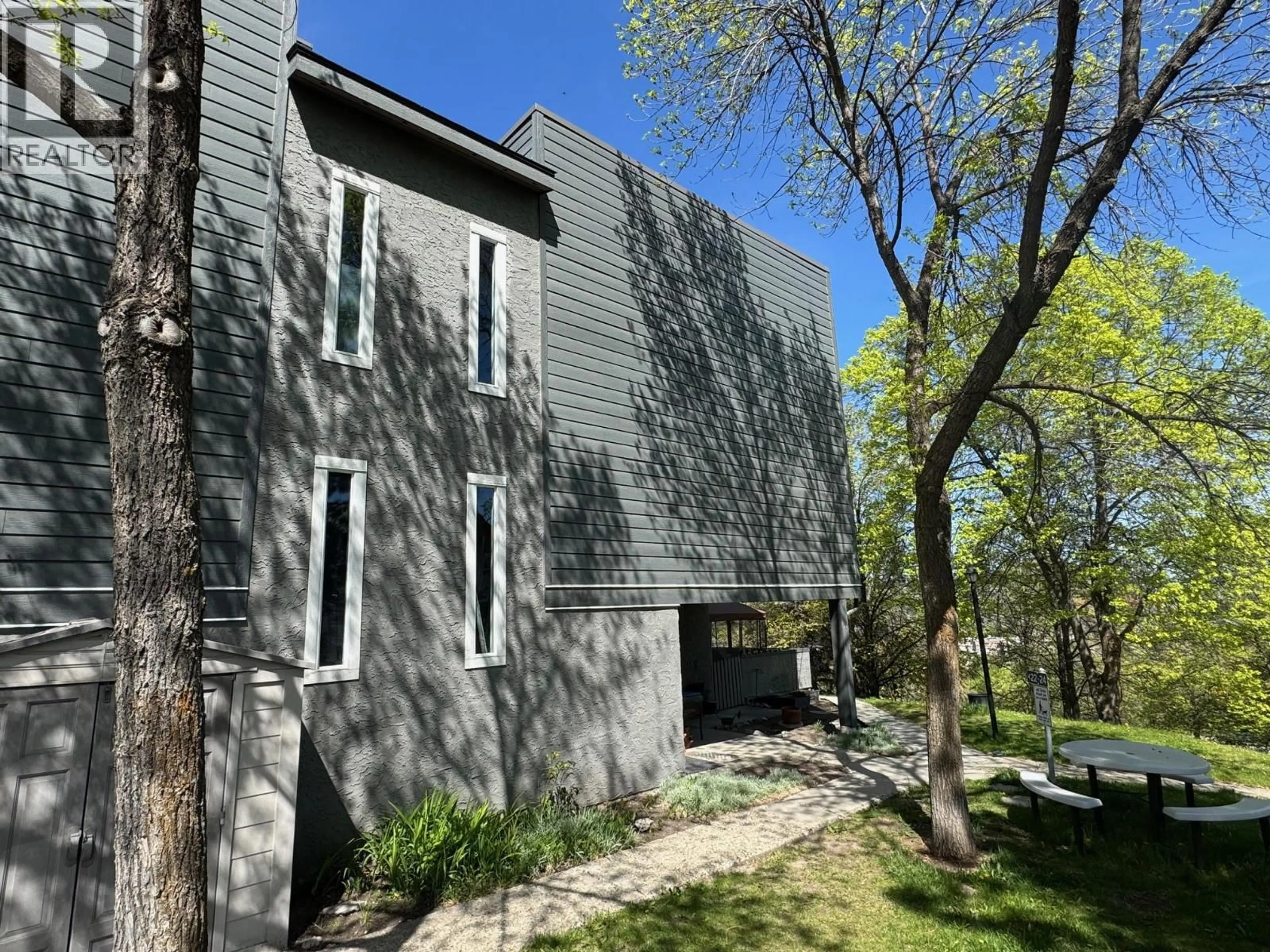 Home with vinyl exterior material, street for 20 - 1221 HUGH ALLEN DRIVE, Kamloops British Columbia V1S1M7