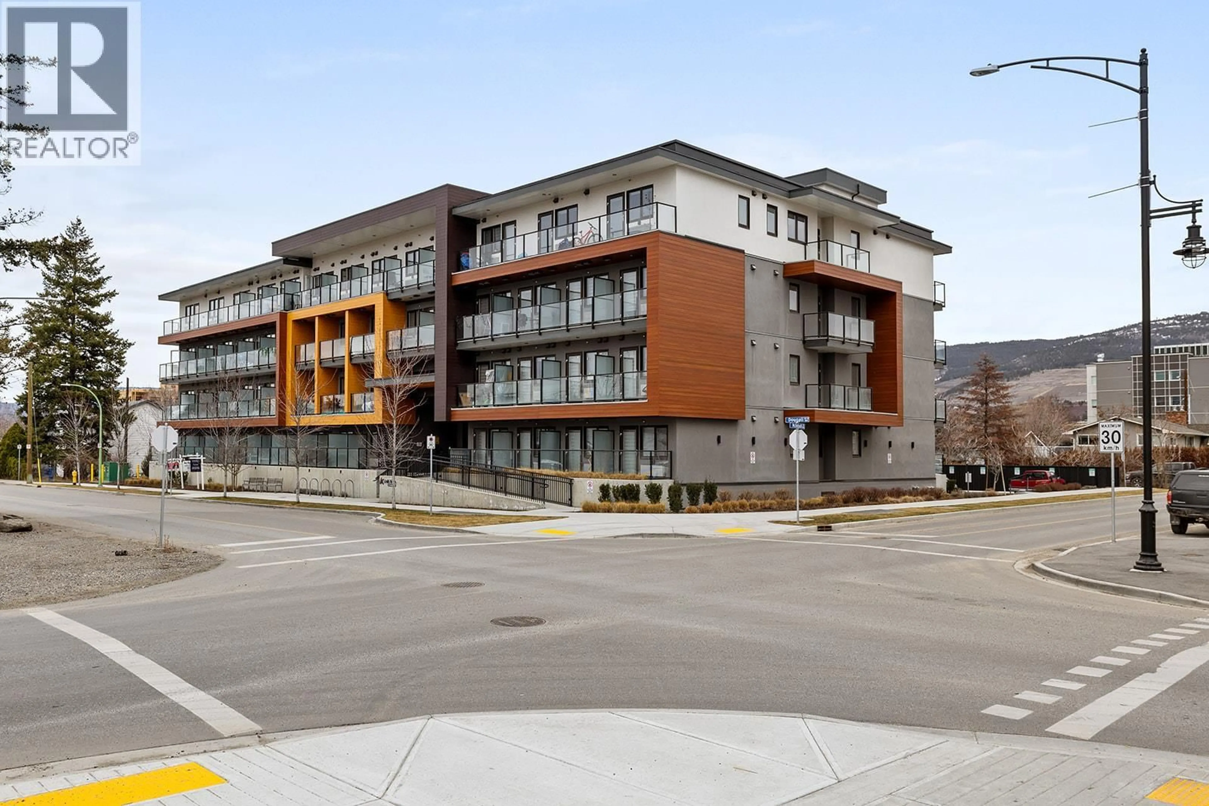 Patio, street for 327 - 345 DOUGALL ROAD NORTH, Kelowna British Columbia V1X0A8