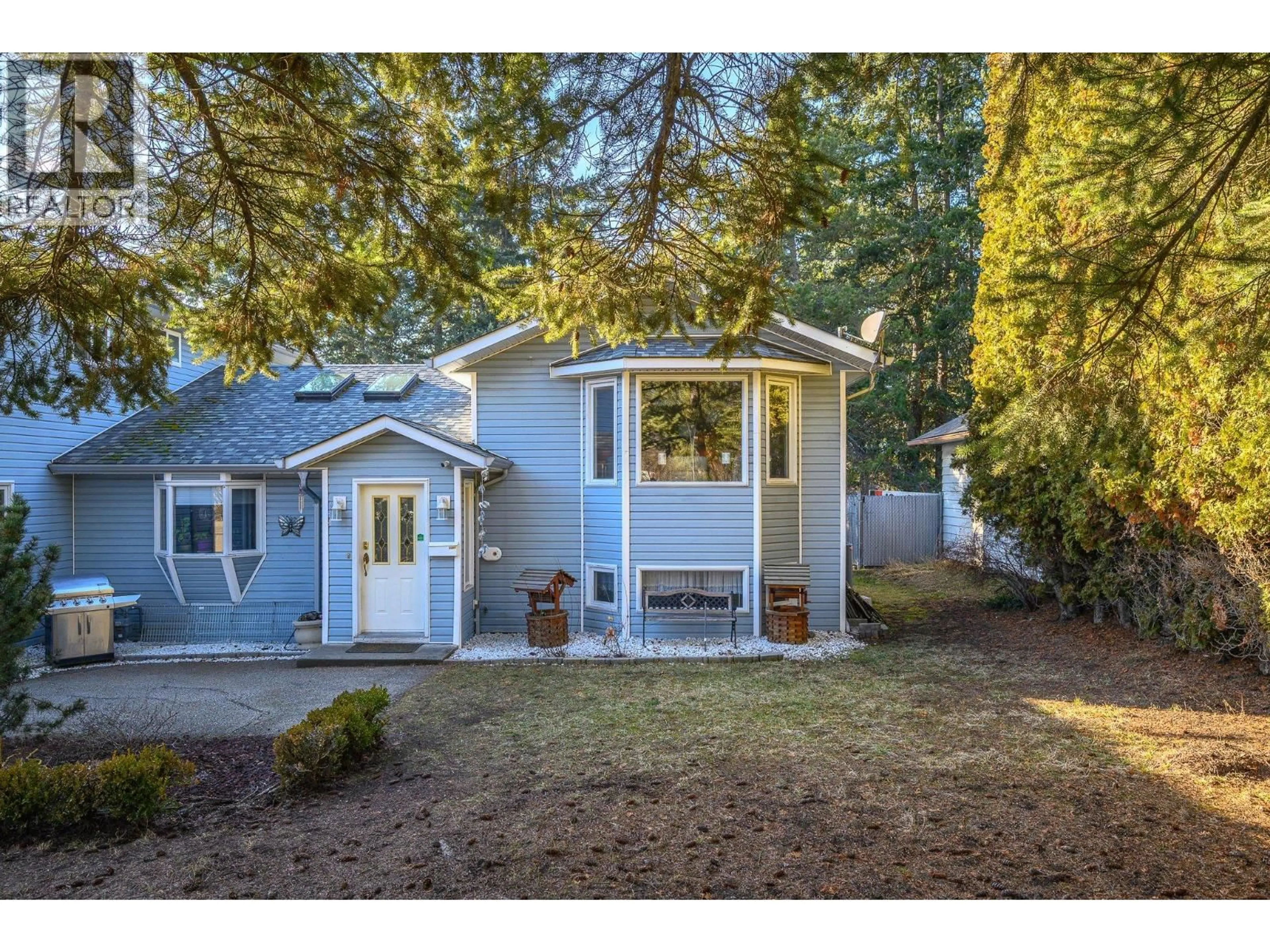 Home with vinyl exterior material, street for 5964 STAR ROAD, Vernon British Columbia V1B3P4