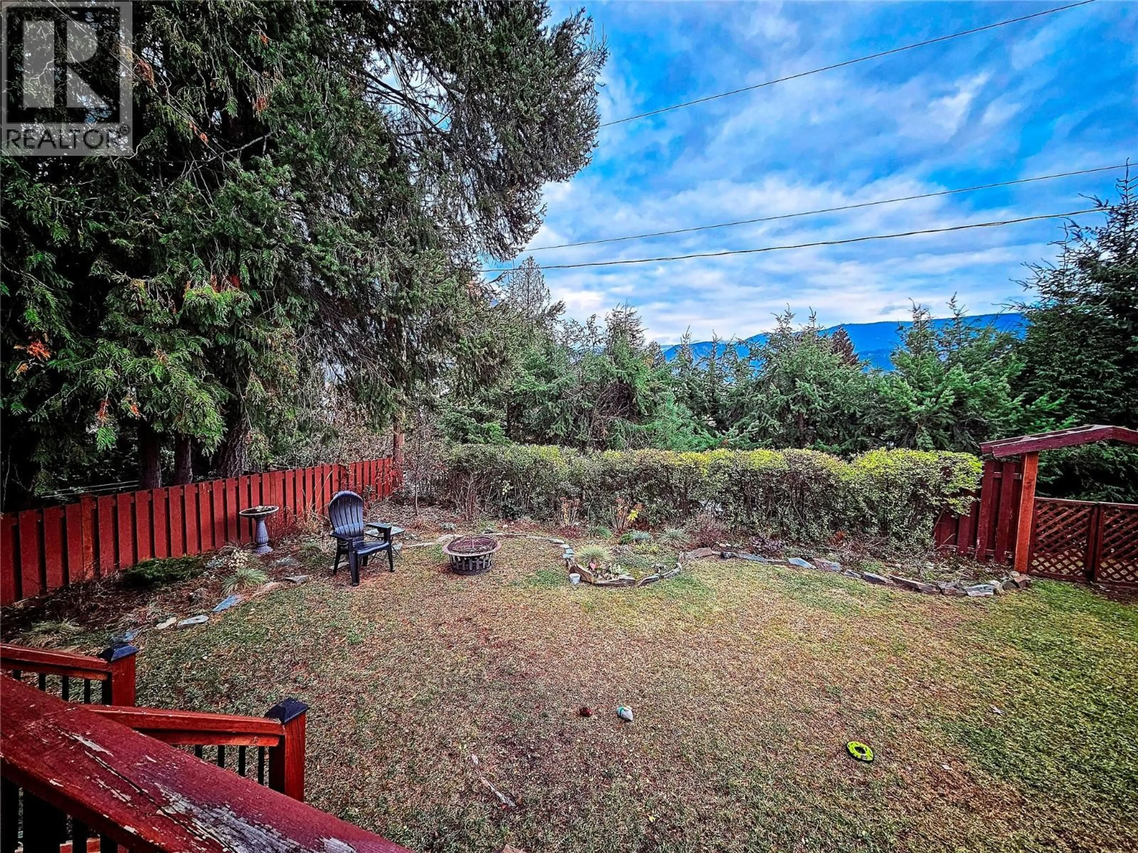 A pic from outside/outdoor area/front of a property/back of a property/a pic from drone, forest/trees view for 614 10TH AVENUE, Castlegar British Columbia V1N1K9