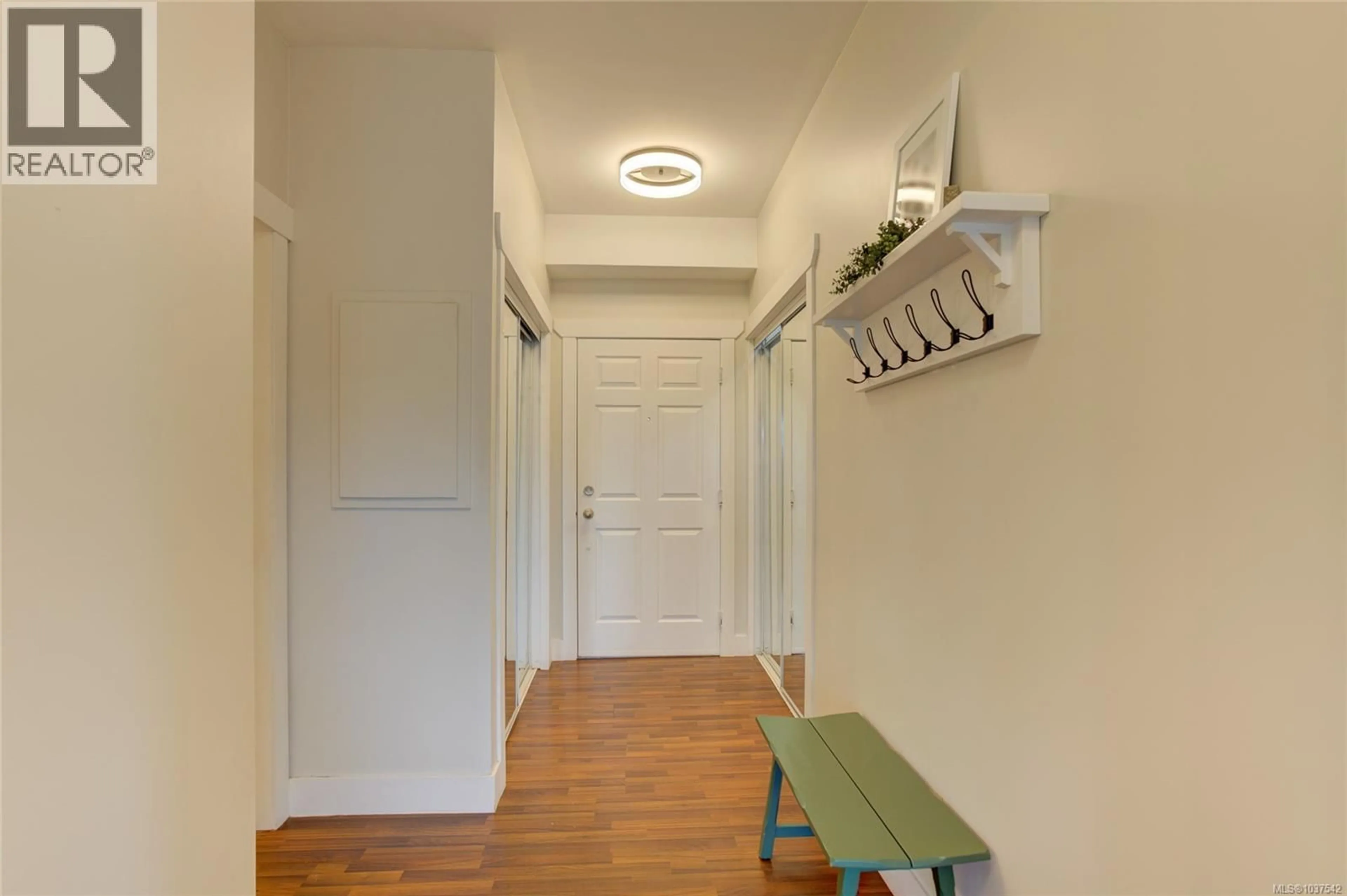 Indoor entryway for 203 - 11 BULLER STREET, Ladysmith British Columbia V9G1A9