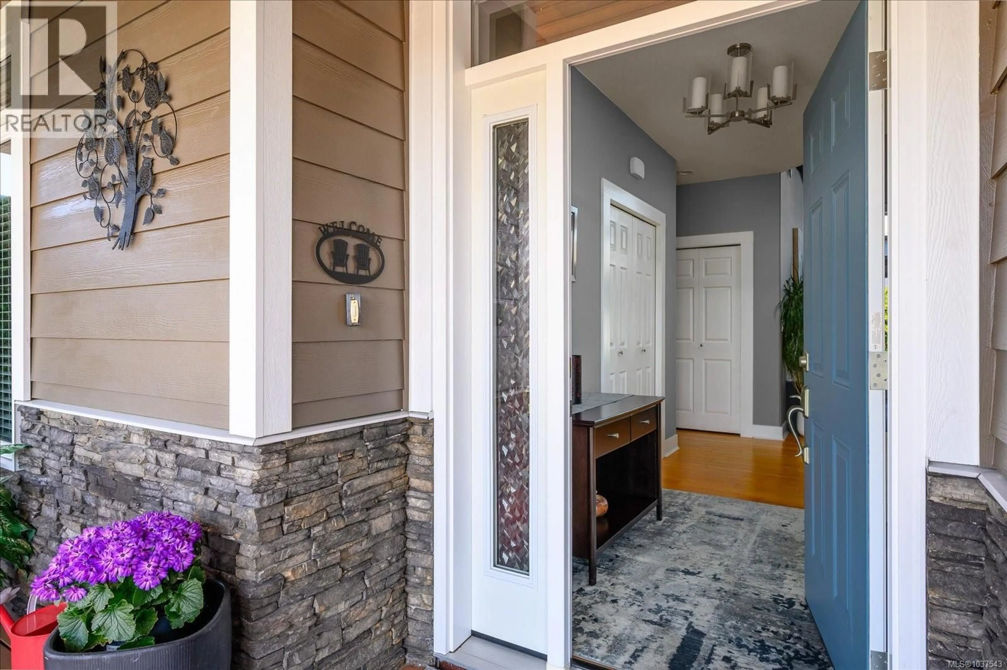 Indoor entryway for 1430 STONE LAKE DRIVE, Nanoose Bay British Columbia V9P9M4