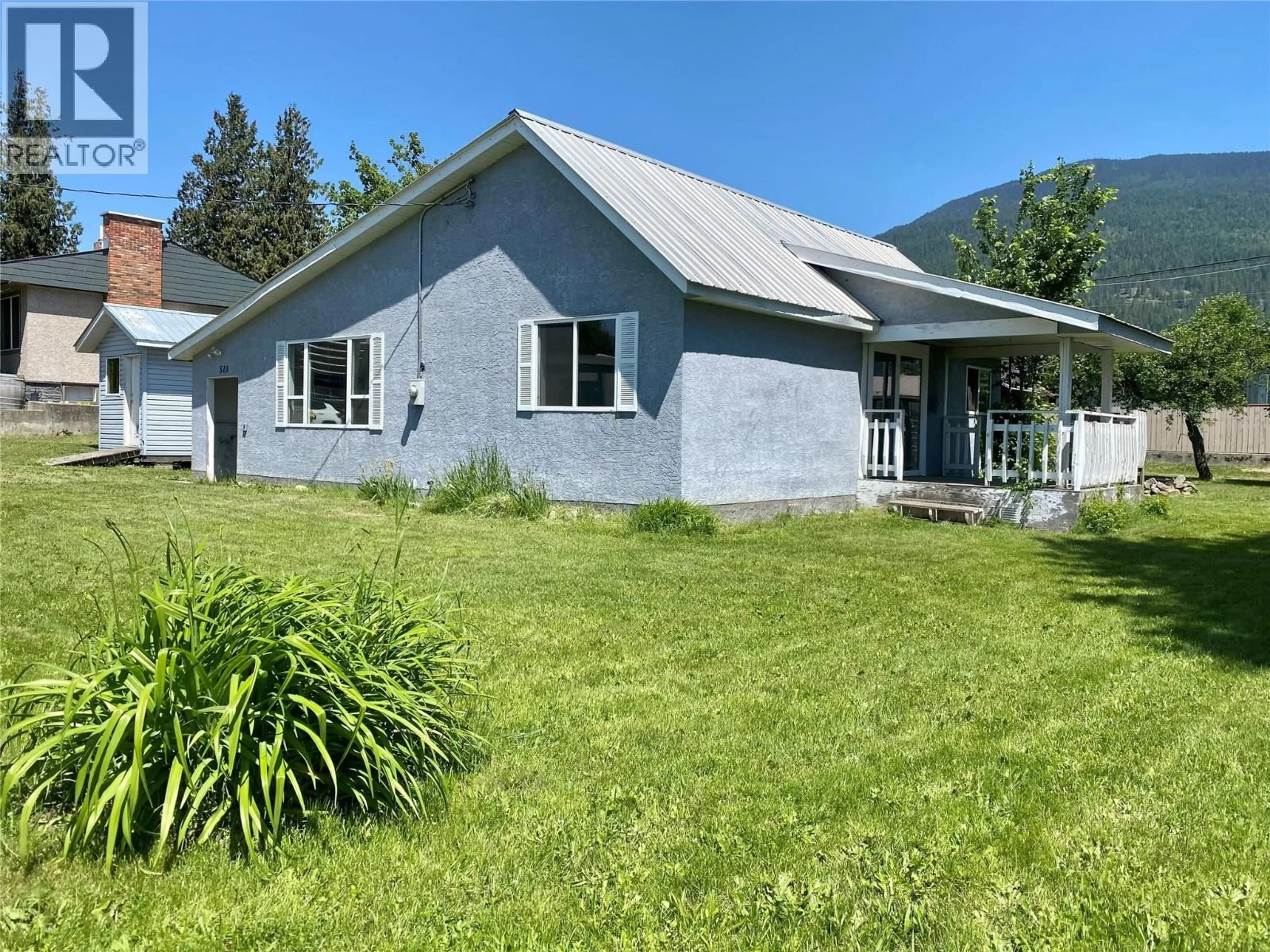 A pic from outside/outdoor area/front of a property/back of a property/a pic from drone, building for 510 TENTH STREET EAST, Revelstoke British Columbia V0E2S0