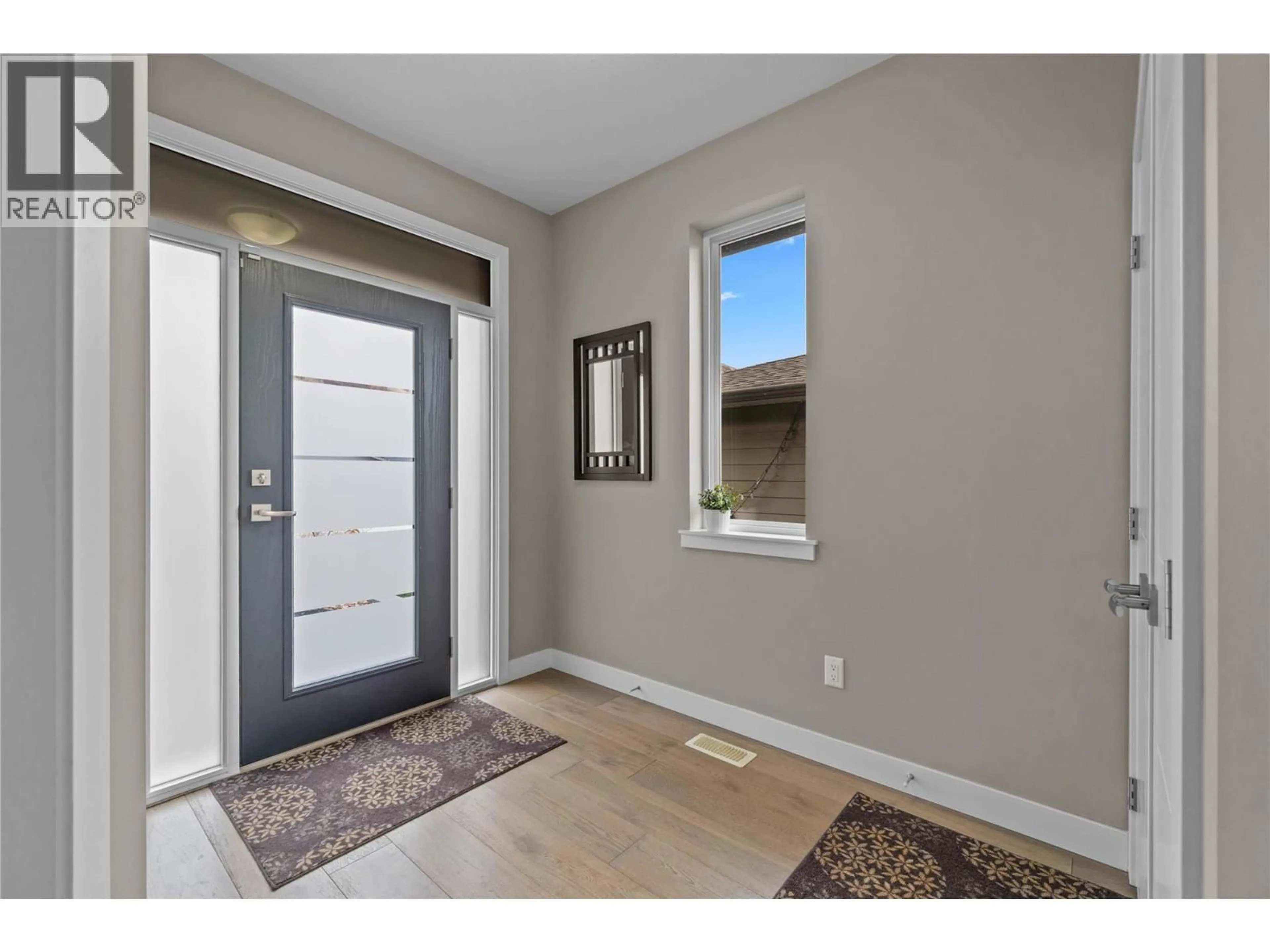 Indoor entryway for 2064 SADDLEBACK DRIVE, Kamloops British Columbia V2B0H2