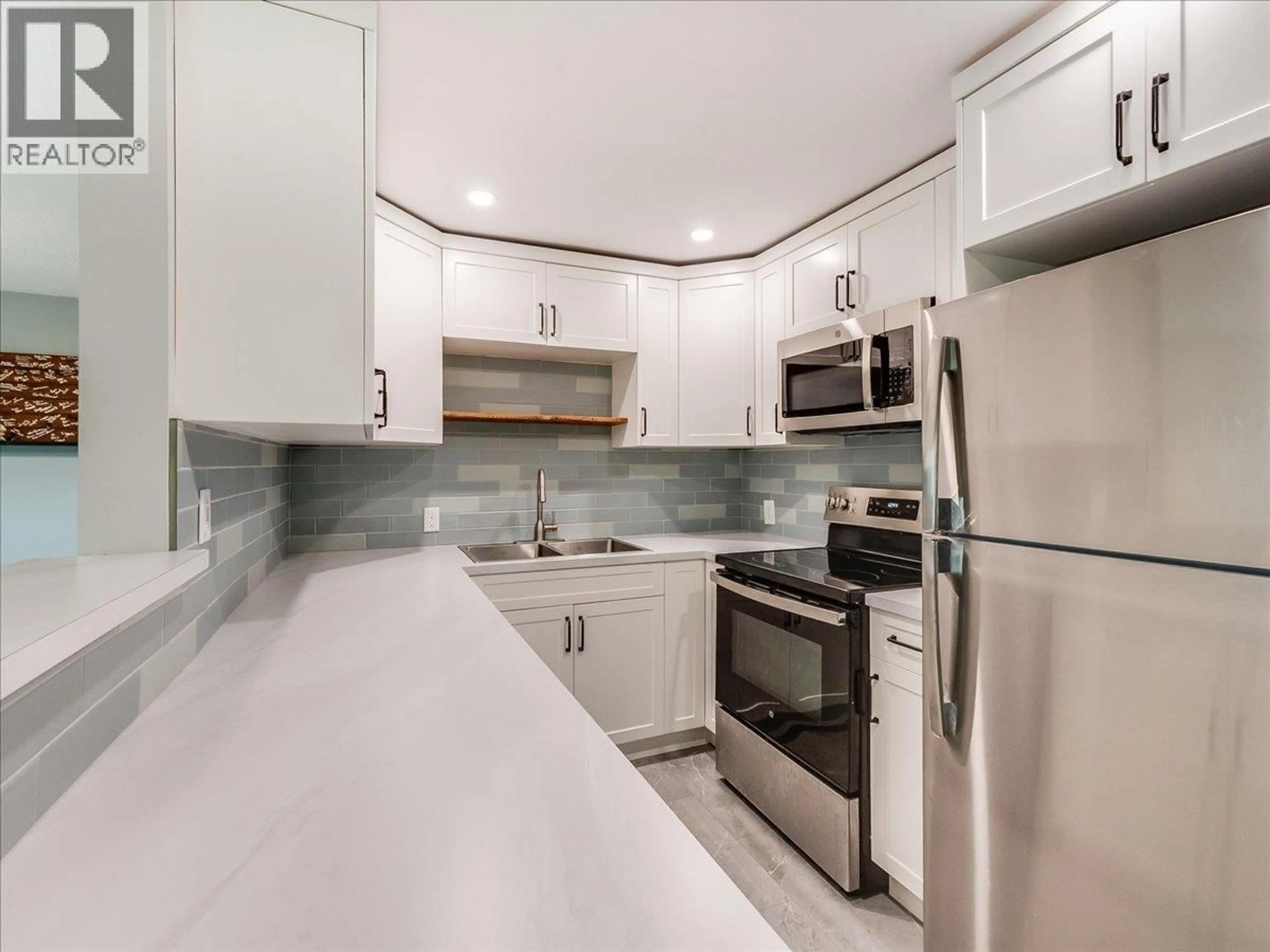 Standard kitchen, ceramic/tile floor for 2399 TENTH AVENUE, Trail British Columbia V1R3E7