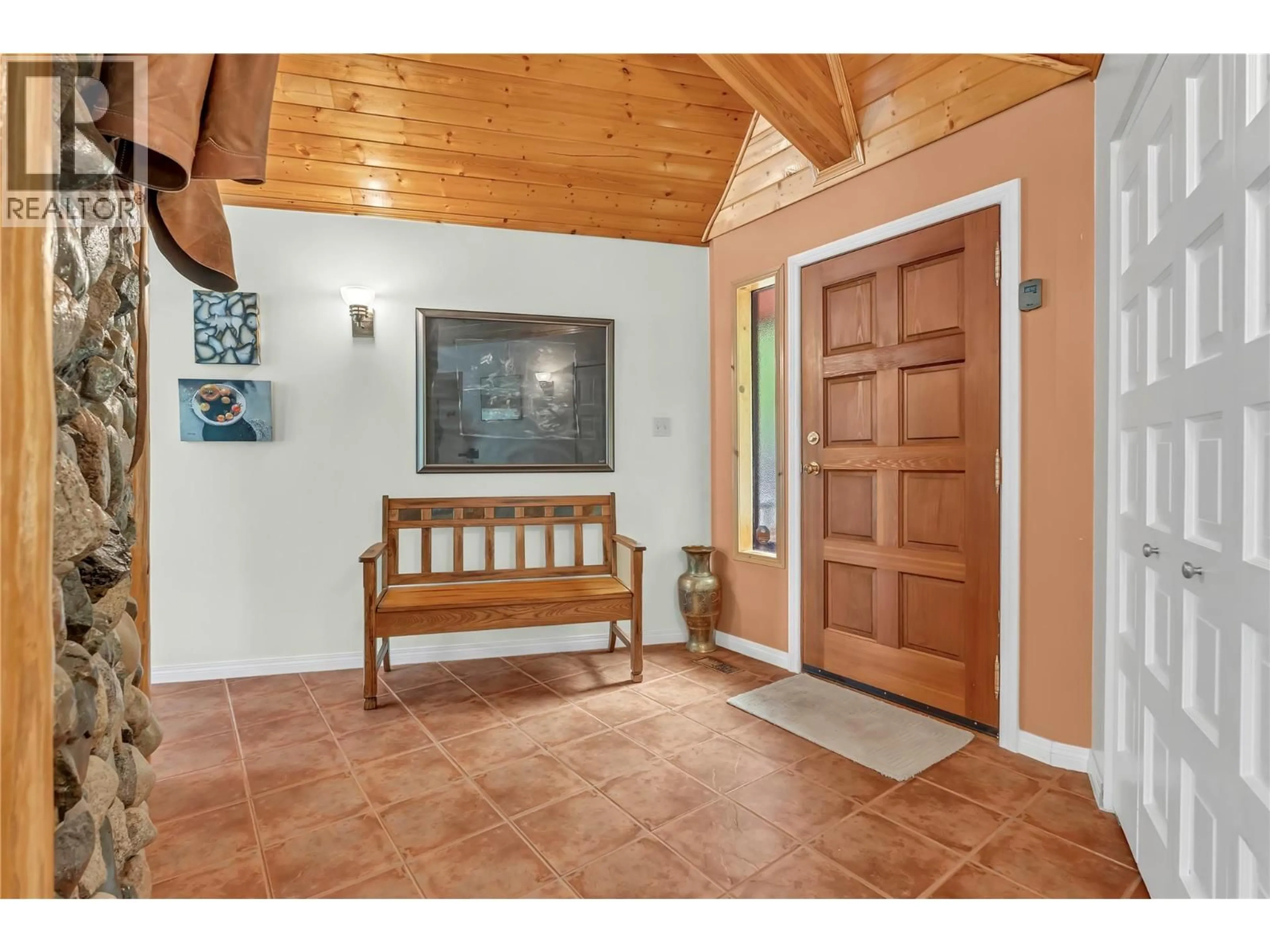 Indoor entryway for 2083 PRINCETON SUMMERLAND RD OTHER, Princeton British Columbia V0X1W0