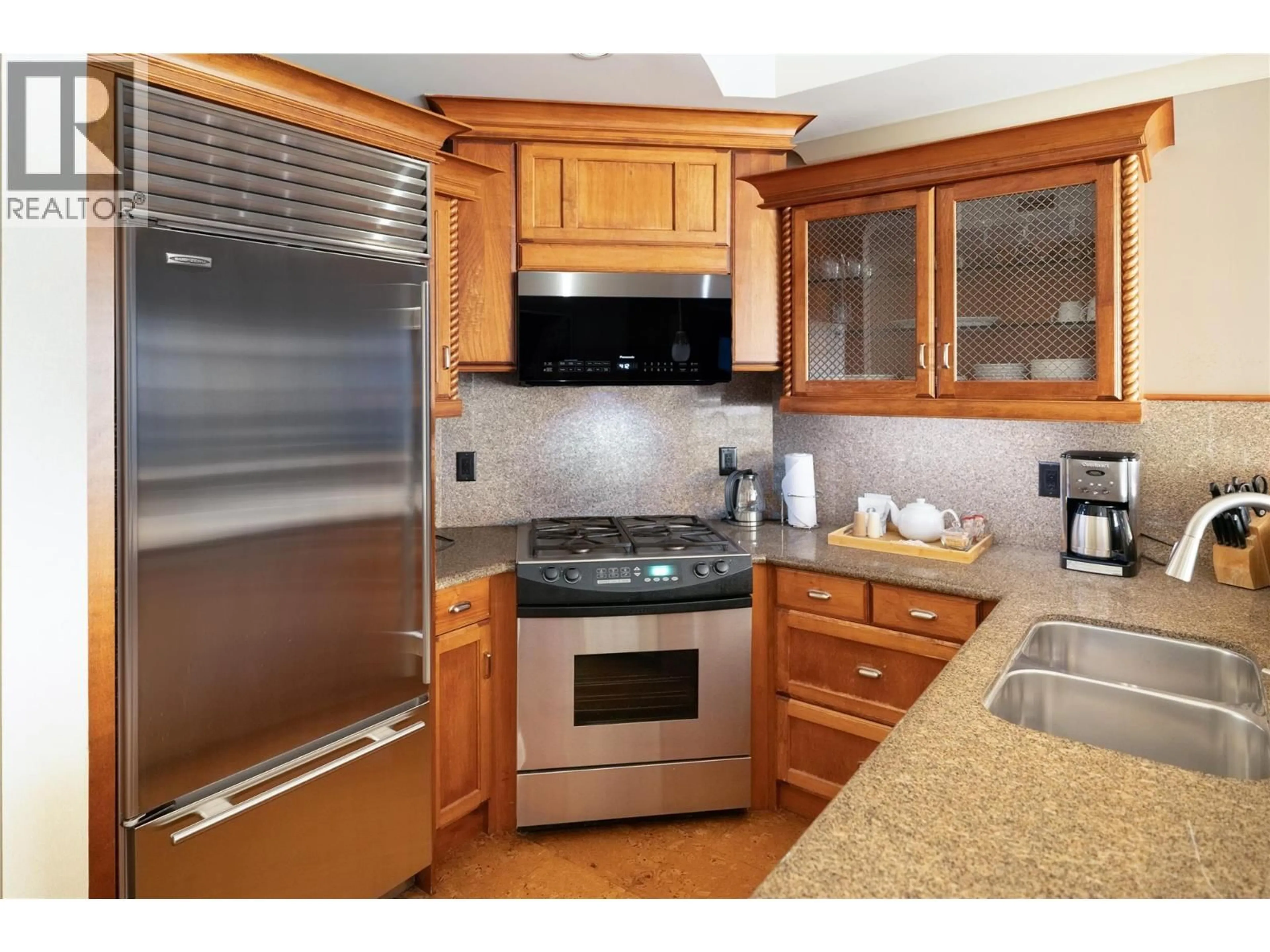 Standard kitchen, unknown for 464 (B12) - 1288 WATER STREET, Kelowna British Columbia V1Y9P4