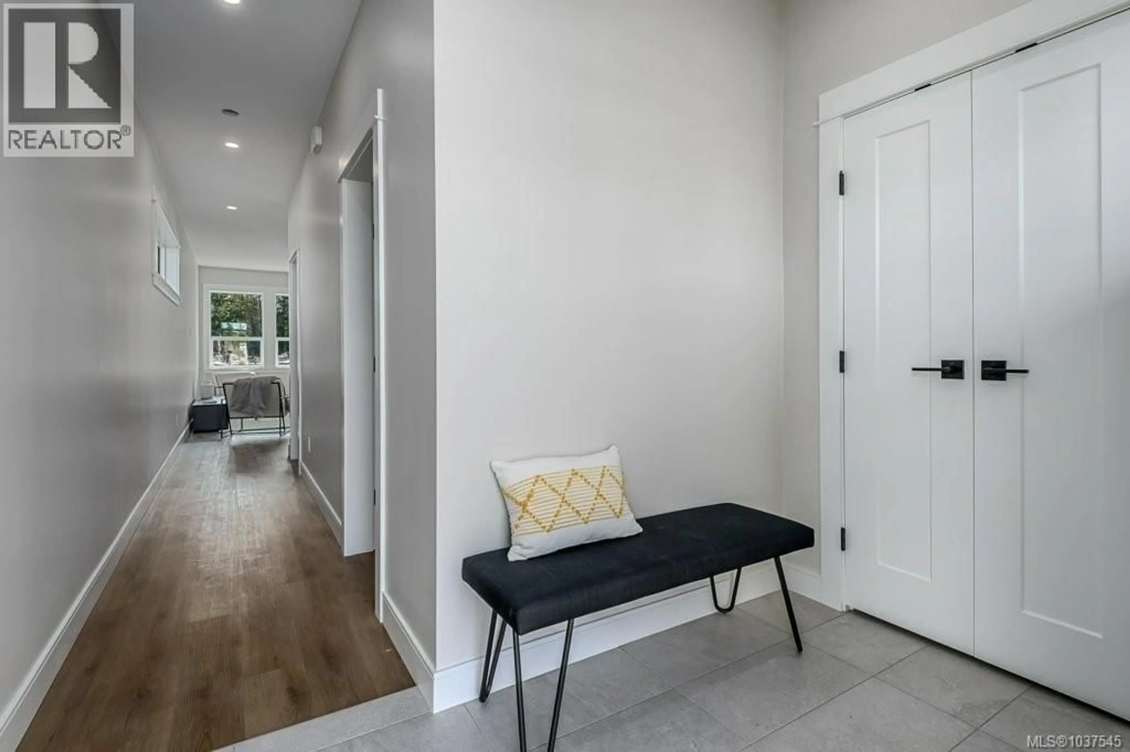 Indoor entryway for 201 - 2580 BROOKFIELD DRIVE, Courtenay British Columbia V9N0J8
