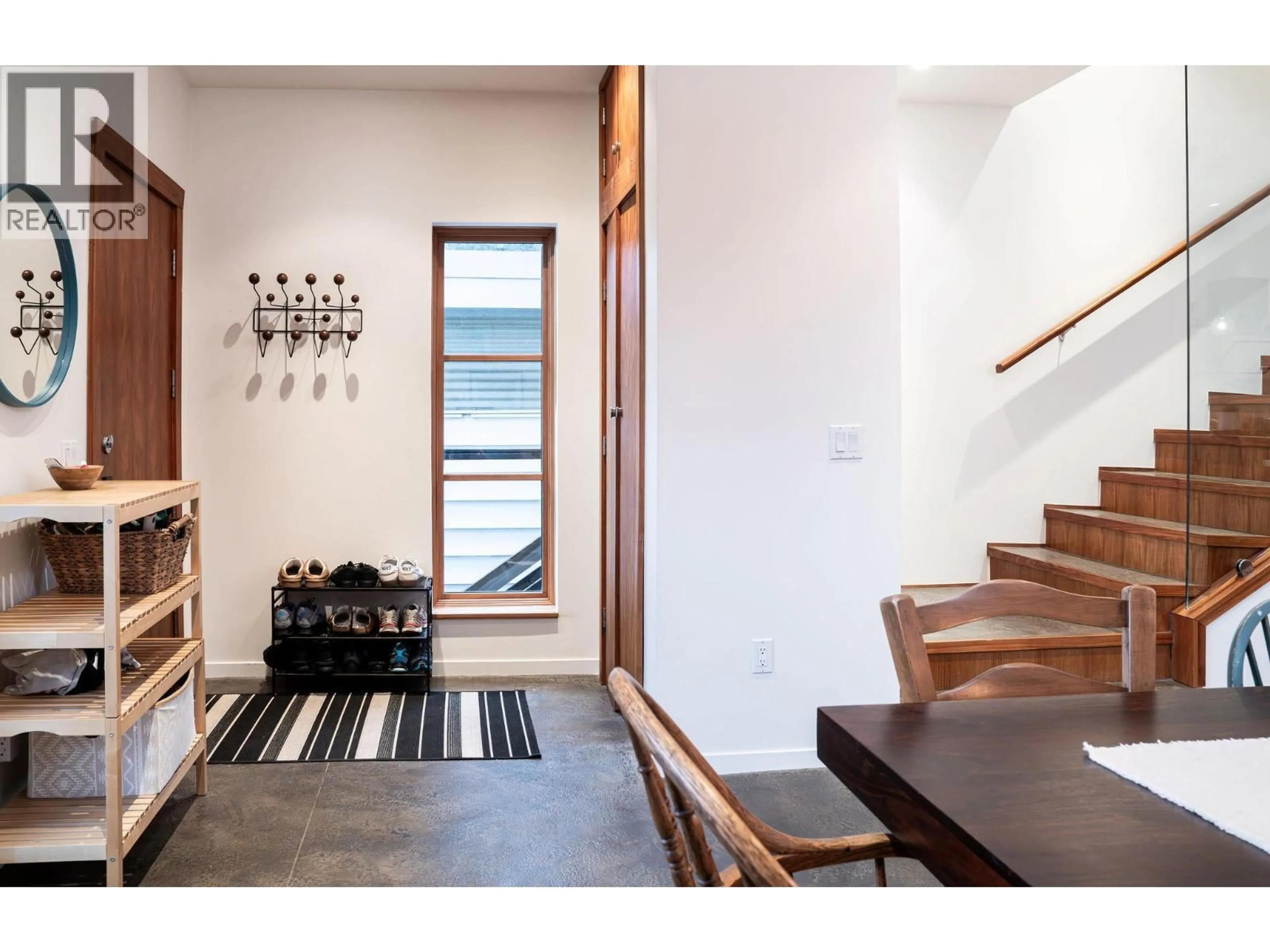 Indoor entryway for 504 NINTH STREET EAST, Revelstoke British Columbia V0E2S0