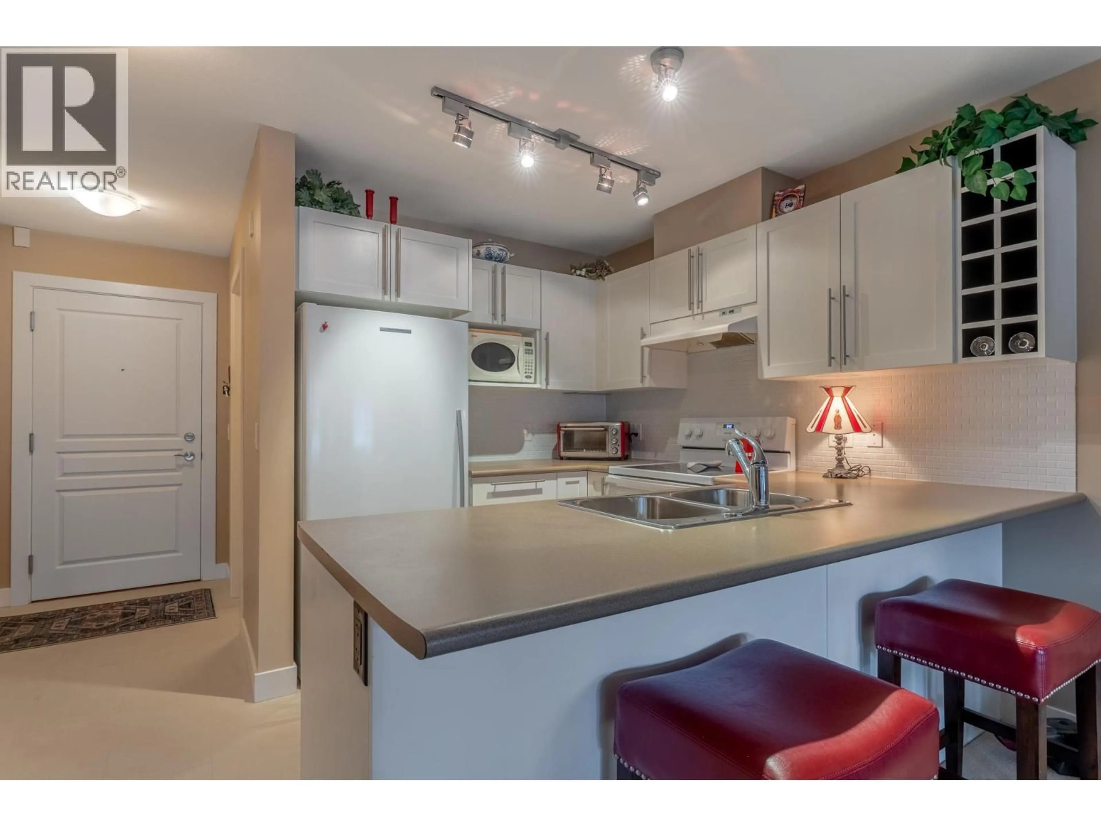 Unknown for 438 - 1099 SUNSET DRIVE, Kelowna British Columbia V1Y9Z2