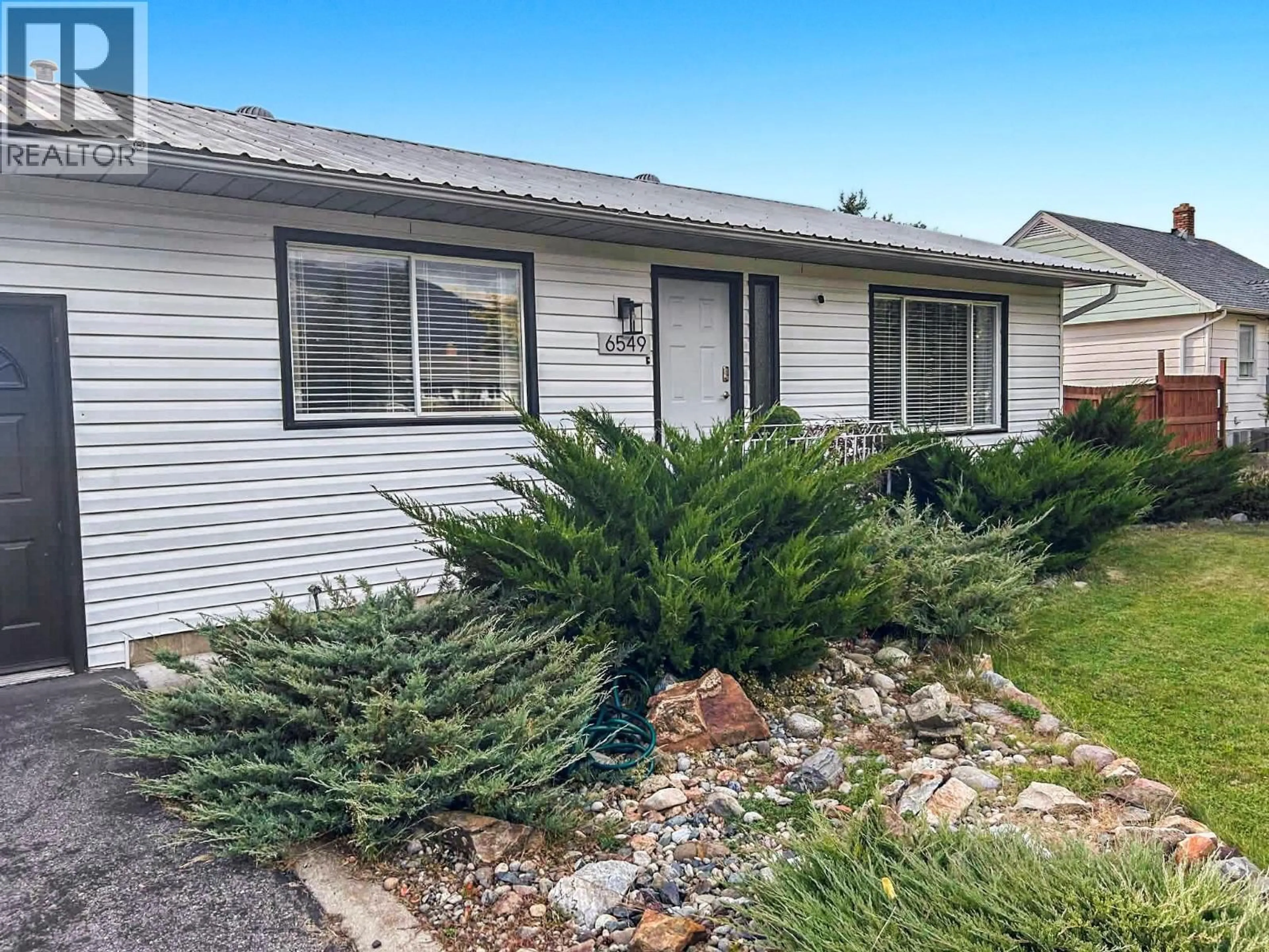 Home with vinyl exterior material, street for 6549 19TH STREET, Grand Forks British Columbia V0H1H0