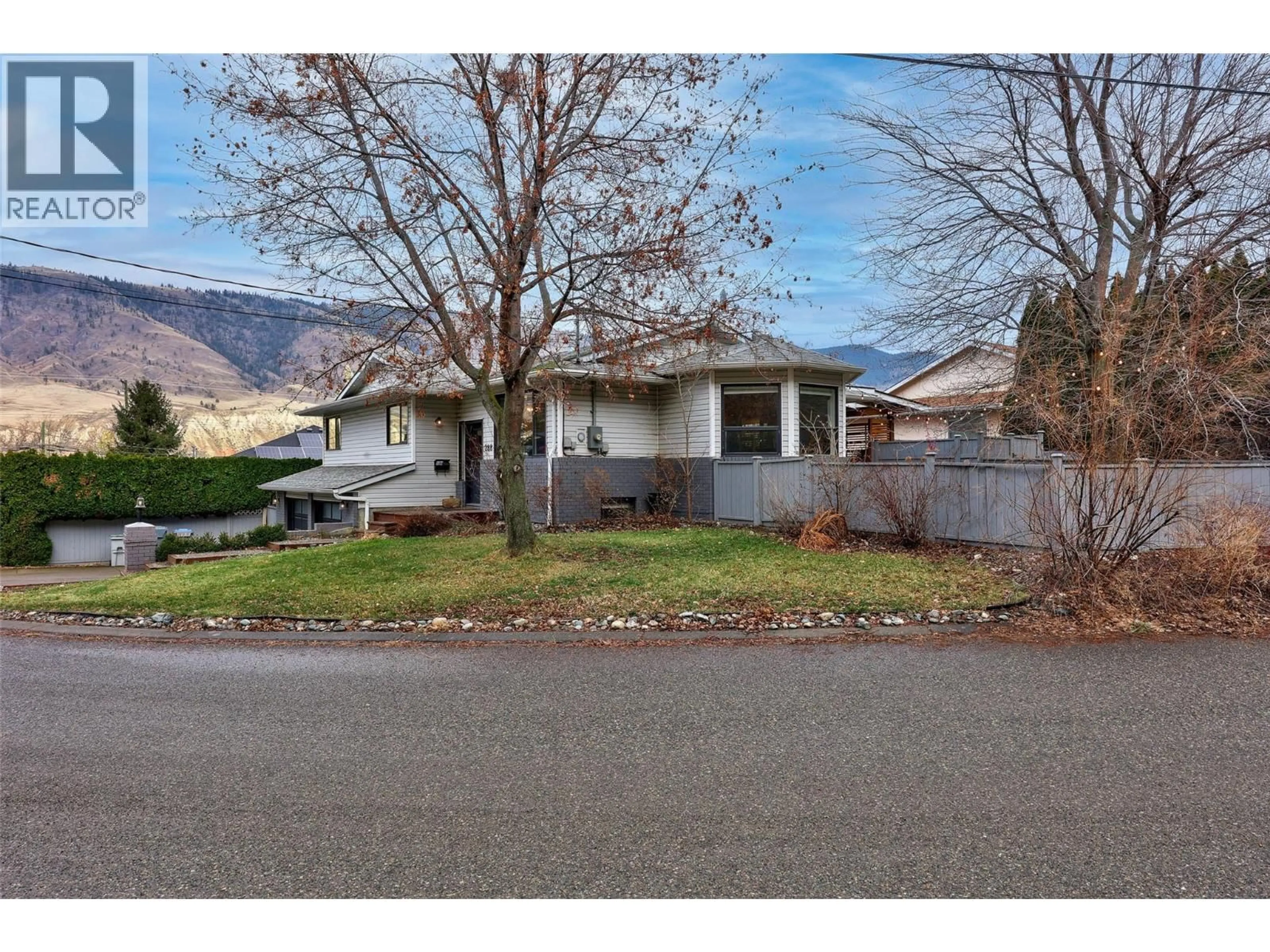 Home with vinyl exterior material, street for 288 VALLEYVIEW PLACE, Kamloops British Columbia V2C6M4