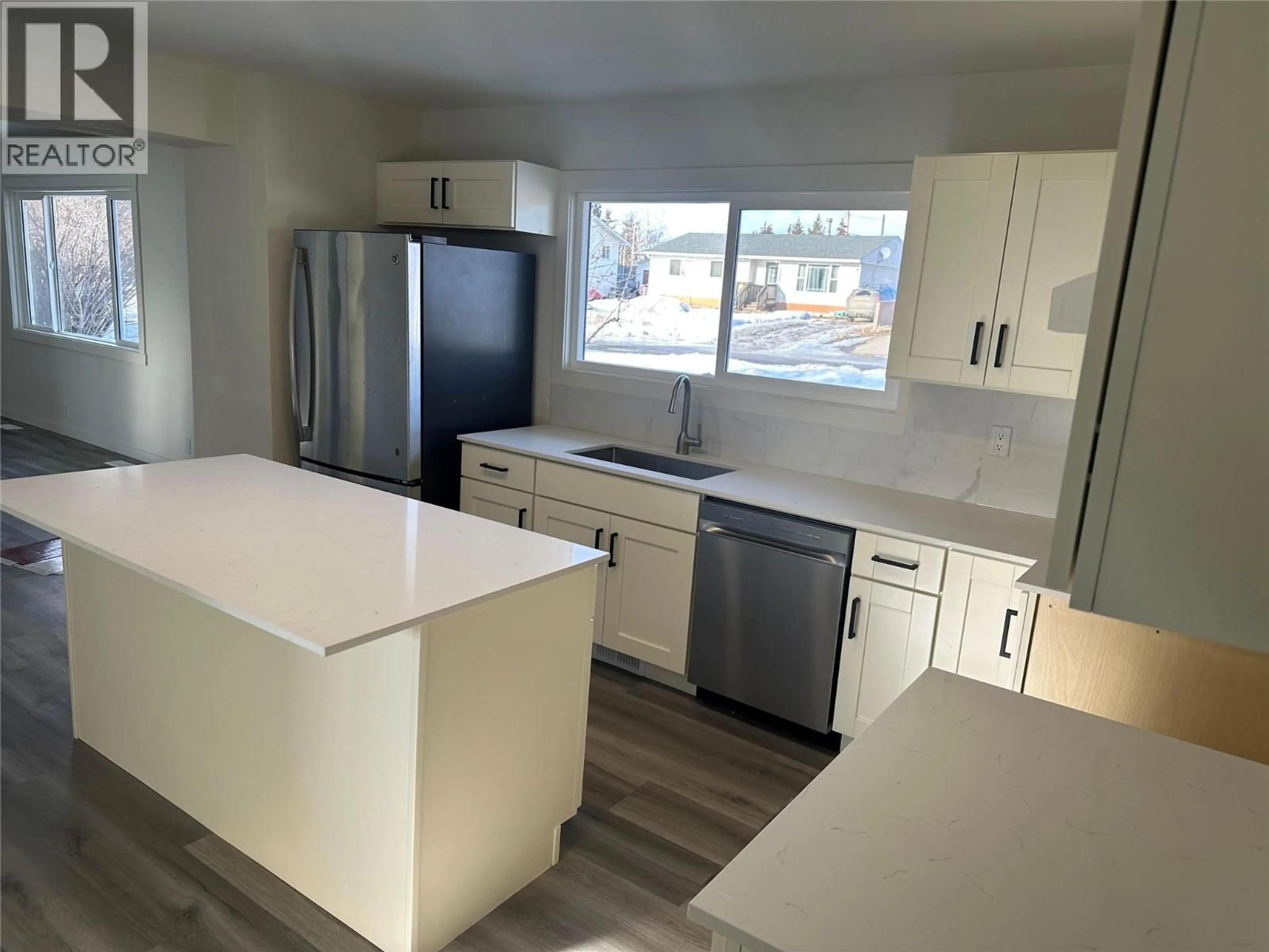Open concept kitchen, unknown for 921 91A AVENUE, Dawson Creek British Columbia v1G1B4