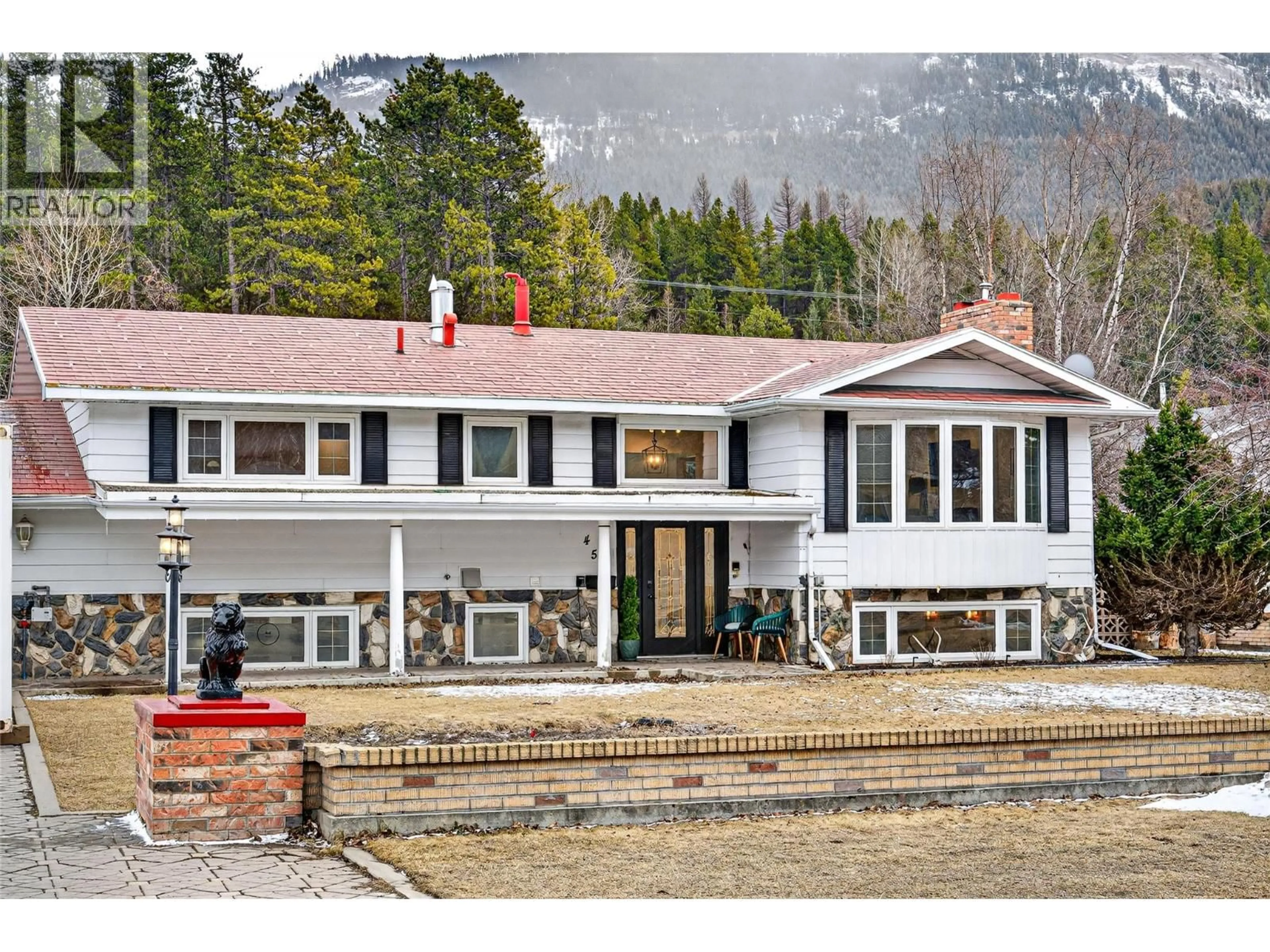 Home with vinyl exterior material, mountain view for 456 ENGELMANN SPRUCE DRIVE, Sparwood British Columbia V0B2G0