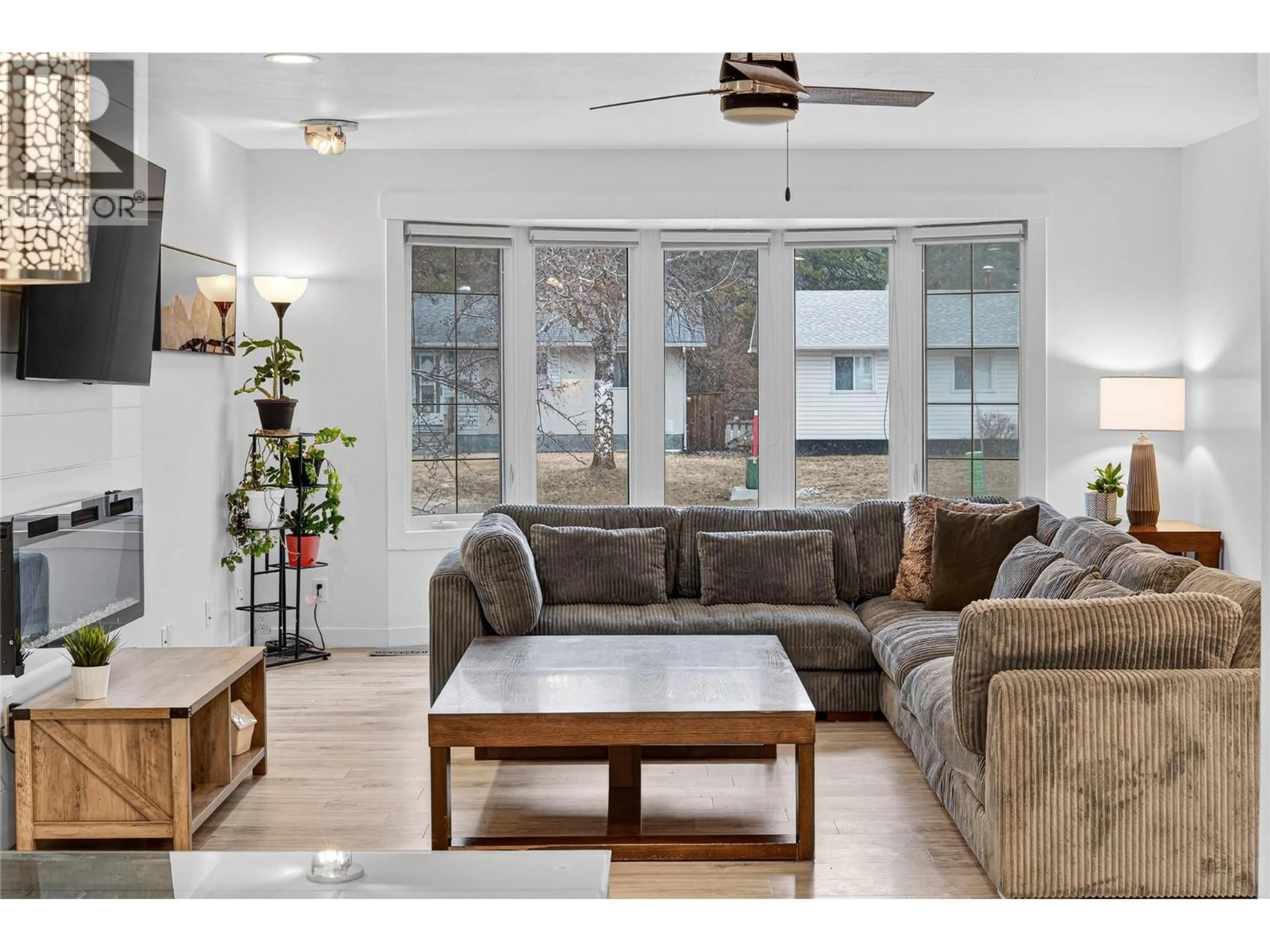 Living room with furniture, wood/laminate floor for 456 ENGELMANN SPRUCE DRIVE, Sparwood British Columbia V0B2G0