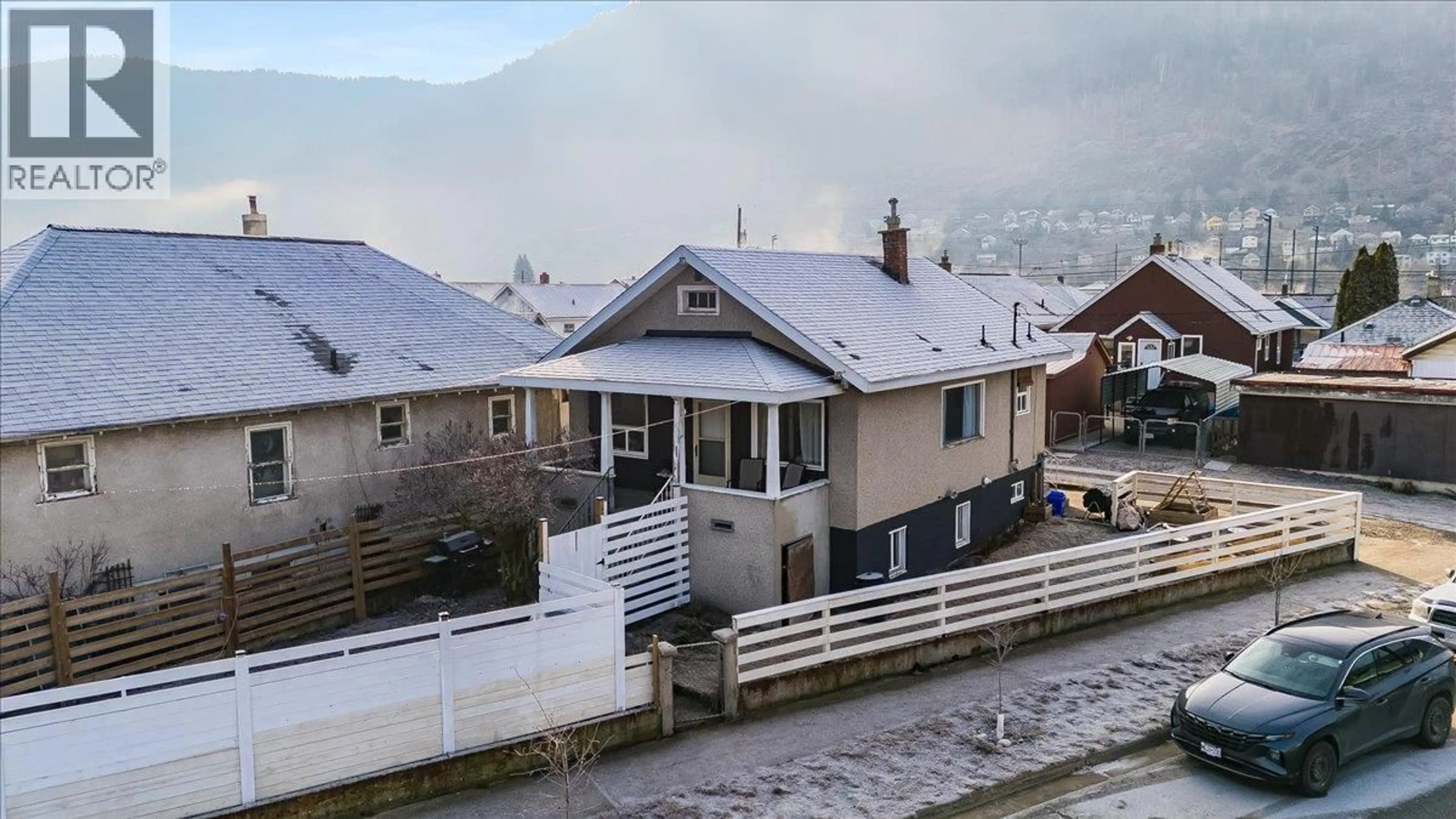 A pic from outside/outdoor area/front of a property/back of a property/a pic from drone, street for 1706 FOURTH AVENUE, Trail British Columbia V1R1S8