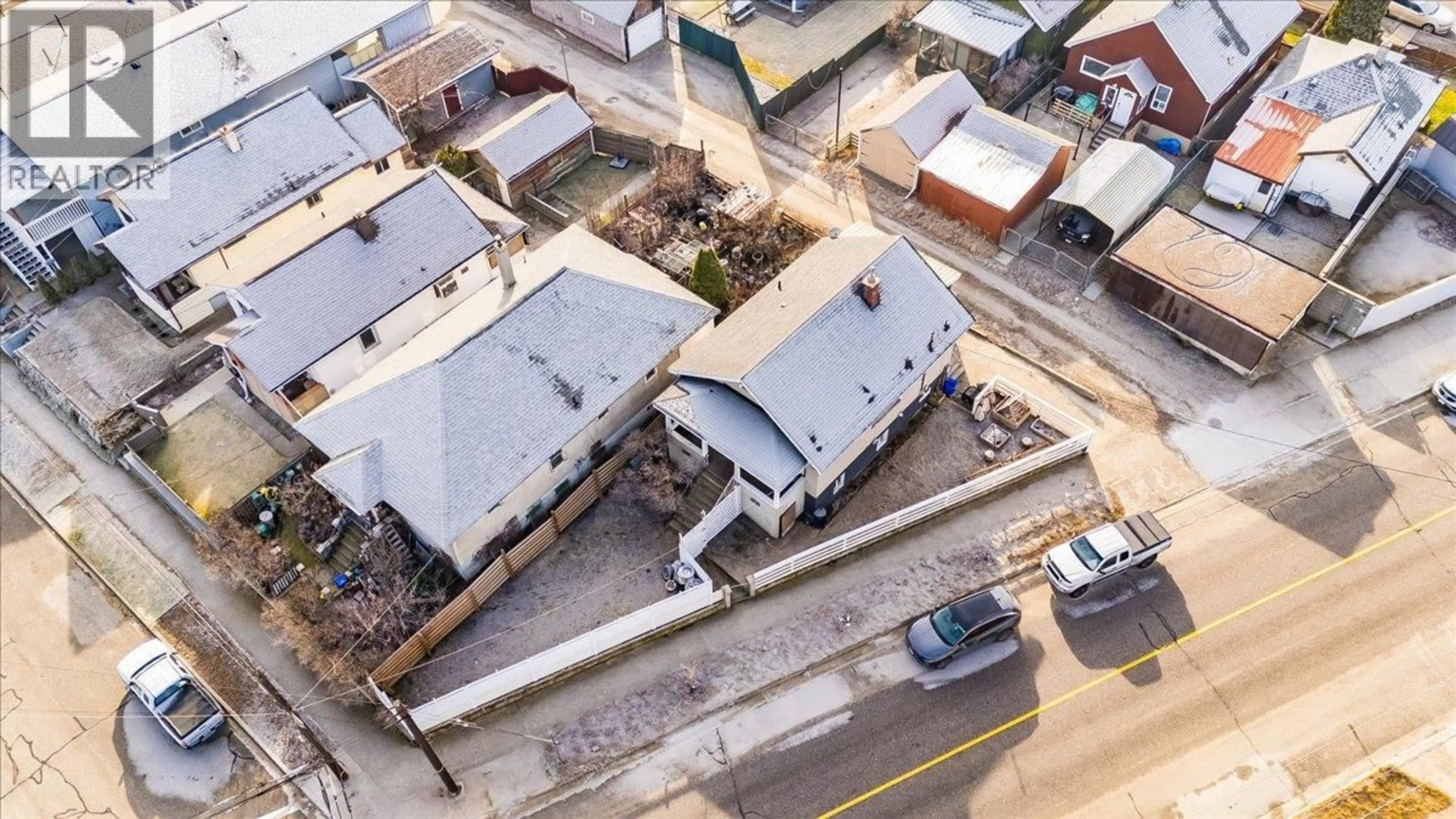 A pic from outside/outdoor area/front of a property/back of a property/a pic from drone, building for 1706 FOURTH AVENUE, Trail British Columbia V1R1S8