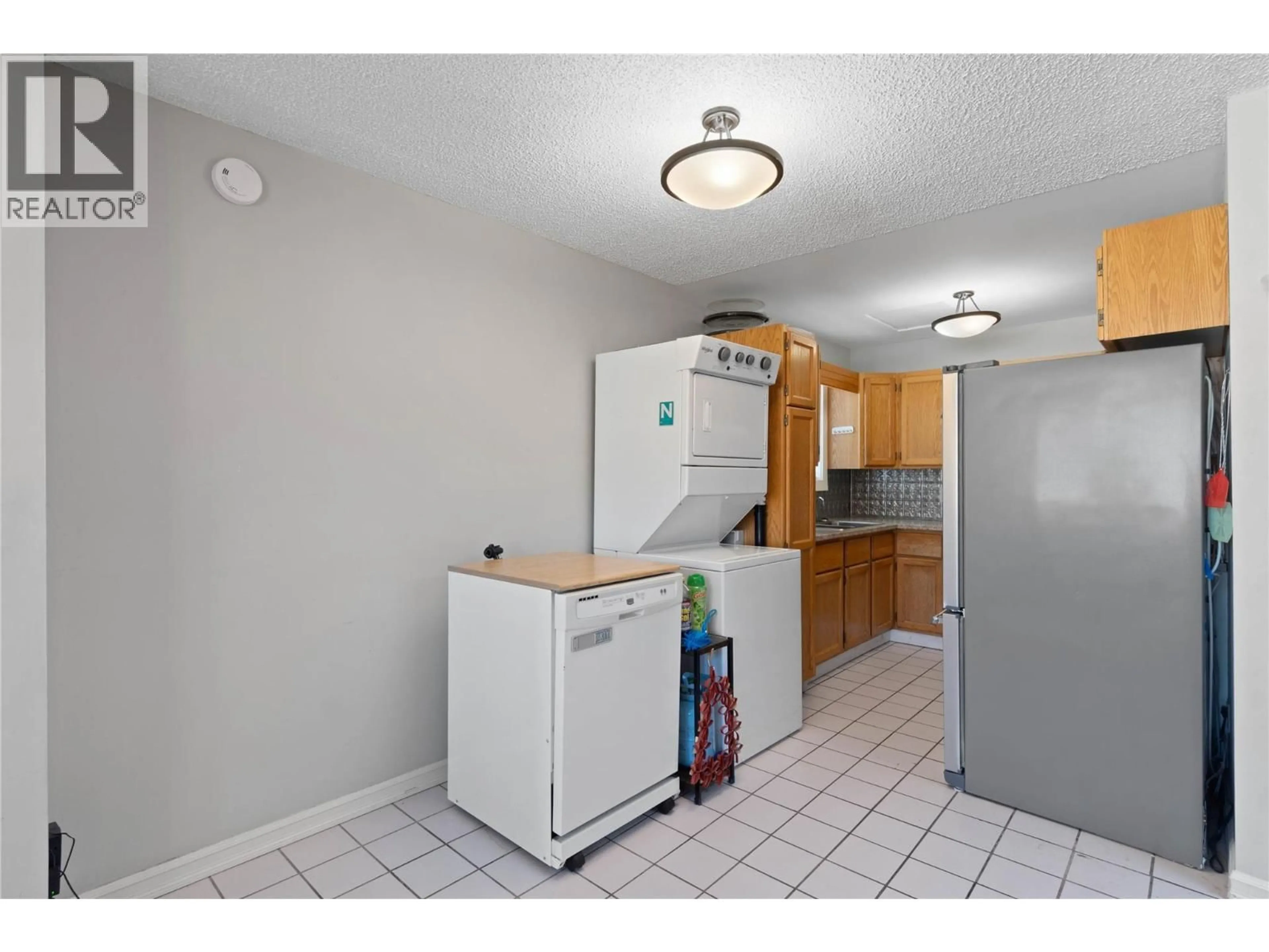Standard kitchen, unknown for 1144 PEMBROKE AVENUE, Kamloops British Columbia V2B7W6