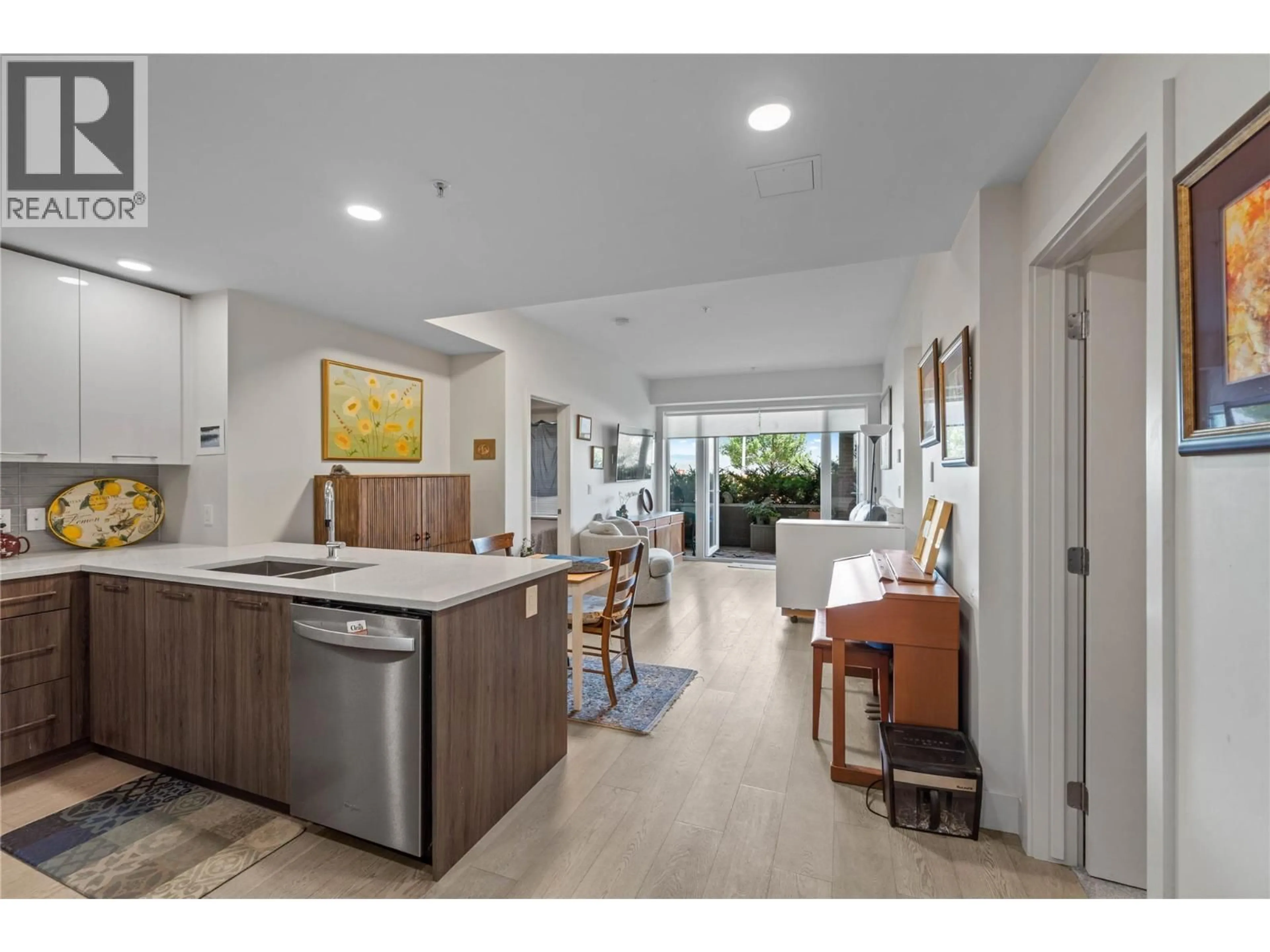 Open concept kitchen, unknown for 114 - 885 UNIVERSITY DRIVE, Kamloops British Columbia V2C0K2