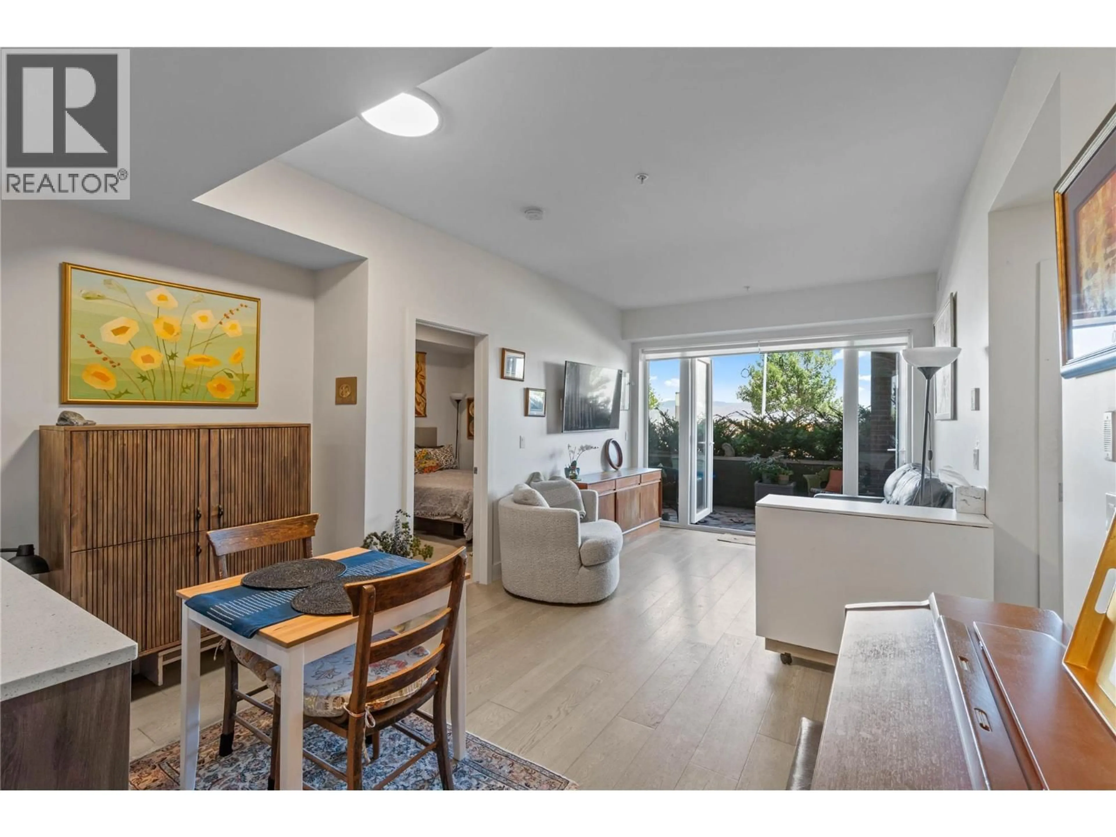 Living room with furniture, wood/laminate floor for 114 - 885 UNIVERSITY DRIVE, Kamloops British Columbia V2C0K2