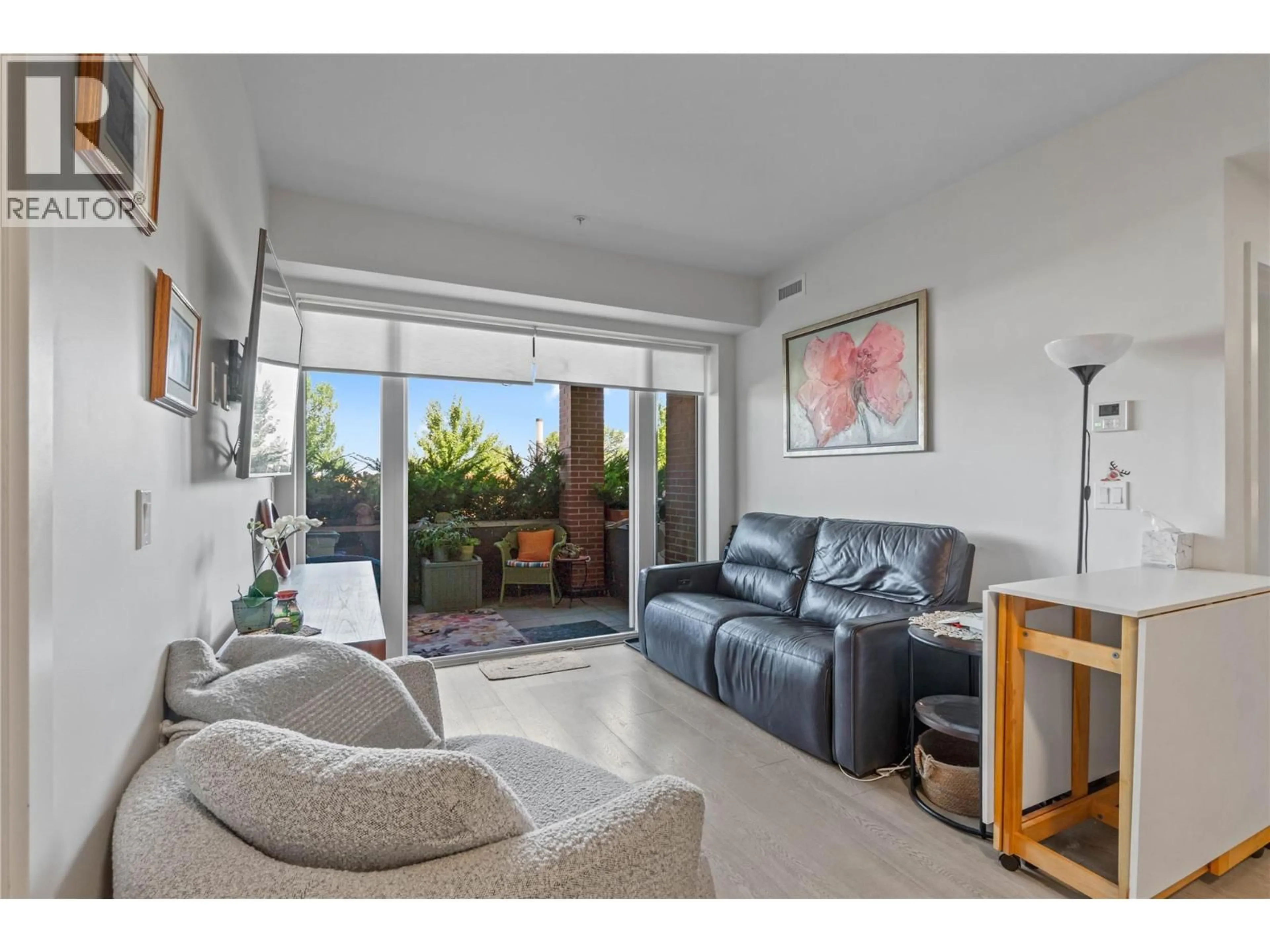 Living room with furniture, unknown for 114 - 885 UNIVERSITY DRIVE, Kamloops British Columbia V2C0K2