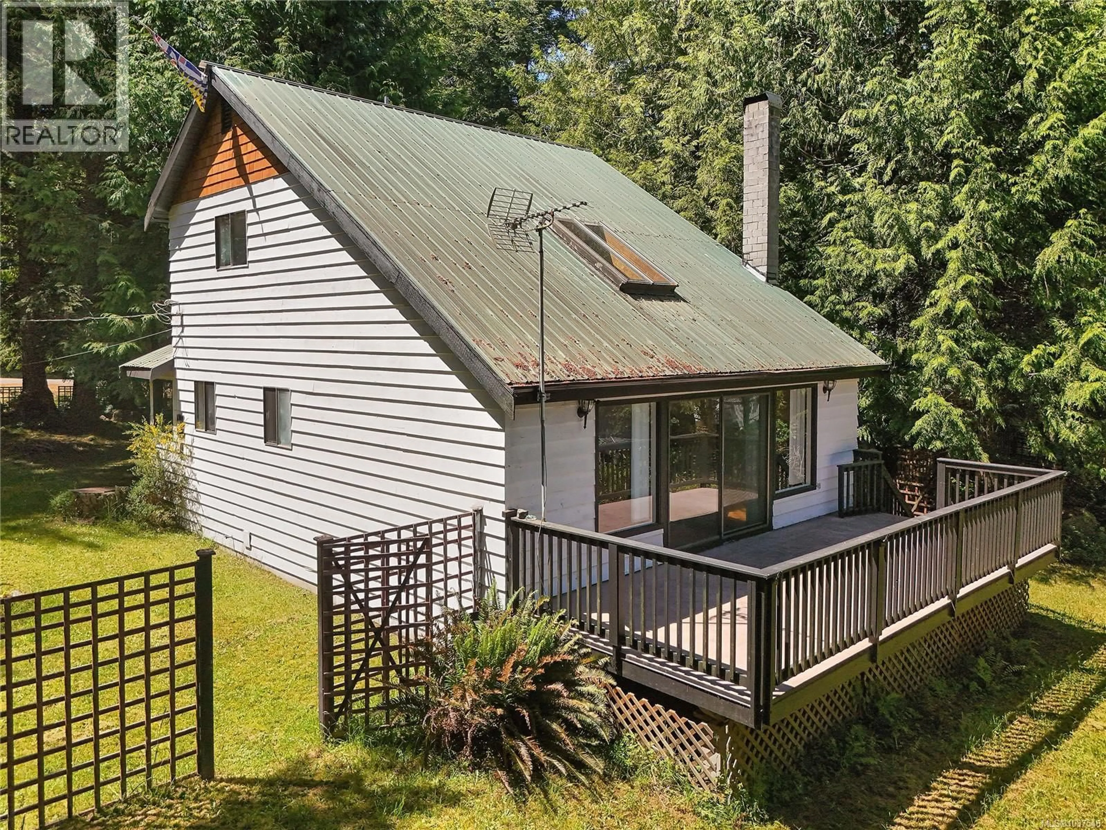 Home with vinyl exterior material, unknown for 177 SPINNAKER DRIVE, Mayne Island British Columbia V0N2J2