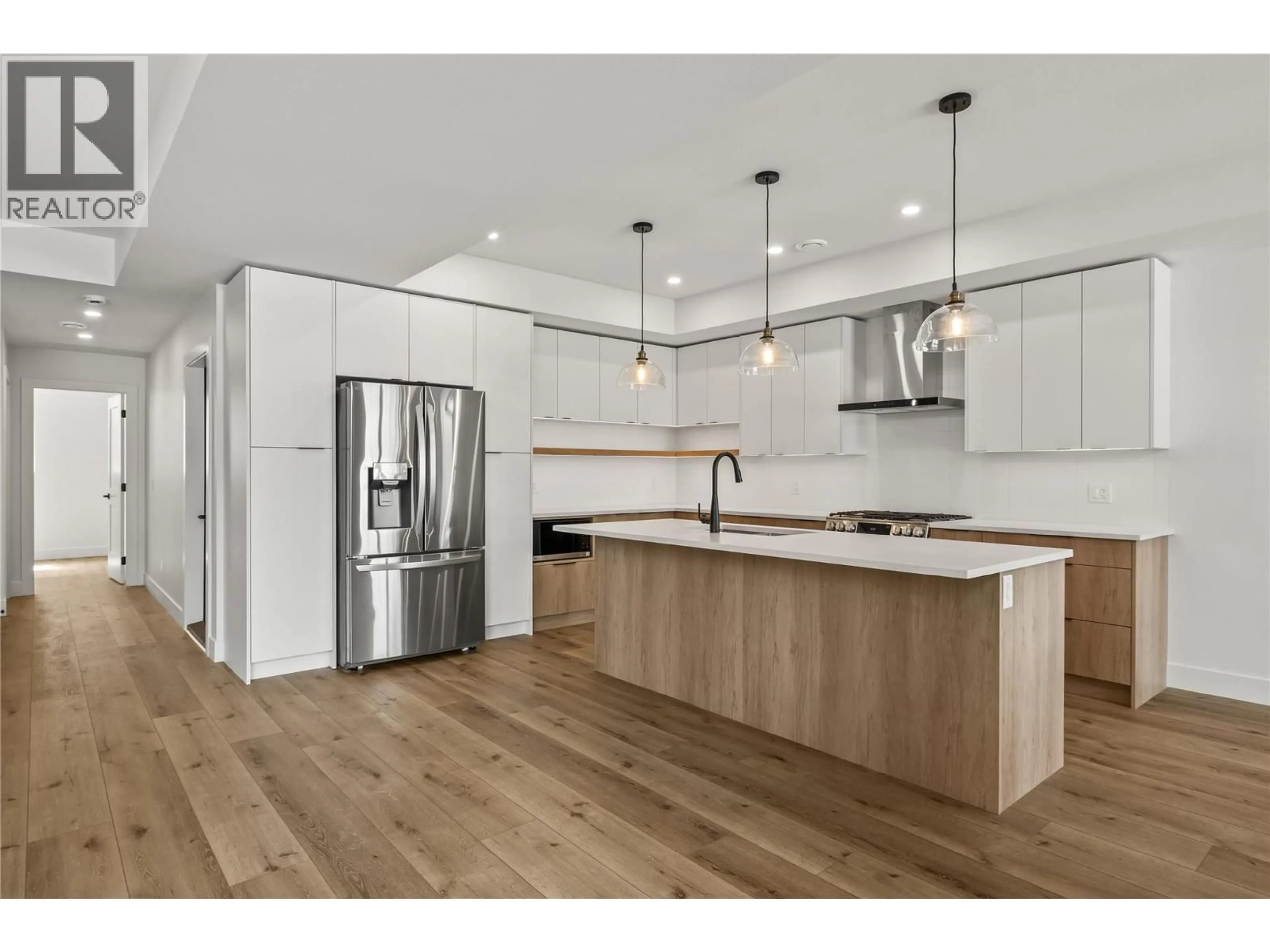 Open concept kitchen, wood/laminate floor for 751 PATTERSON AVENUE, Kelowna British Columbia V1Y5C9