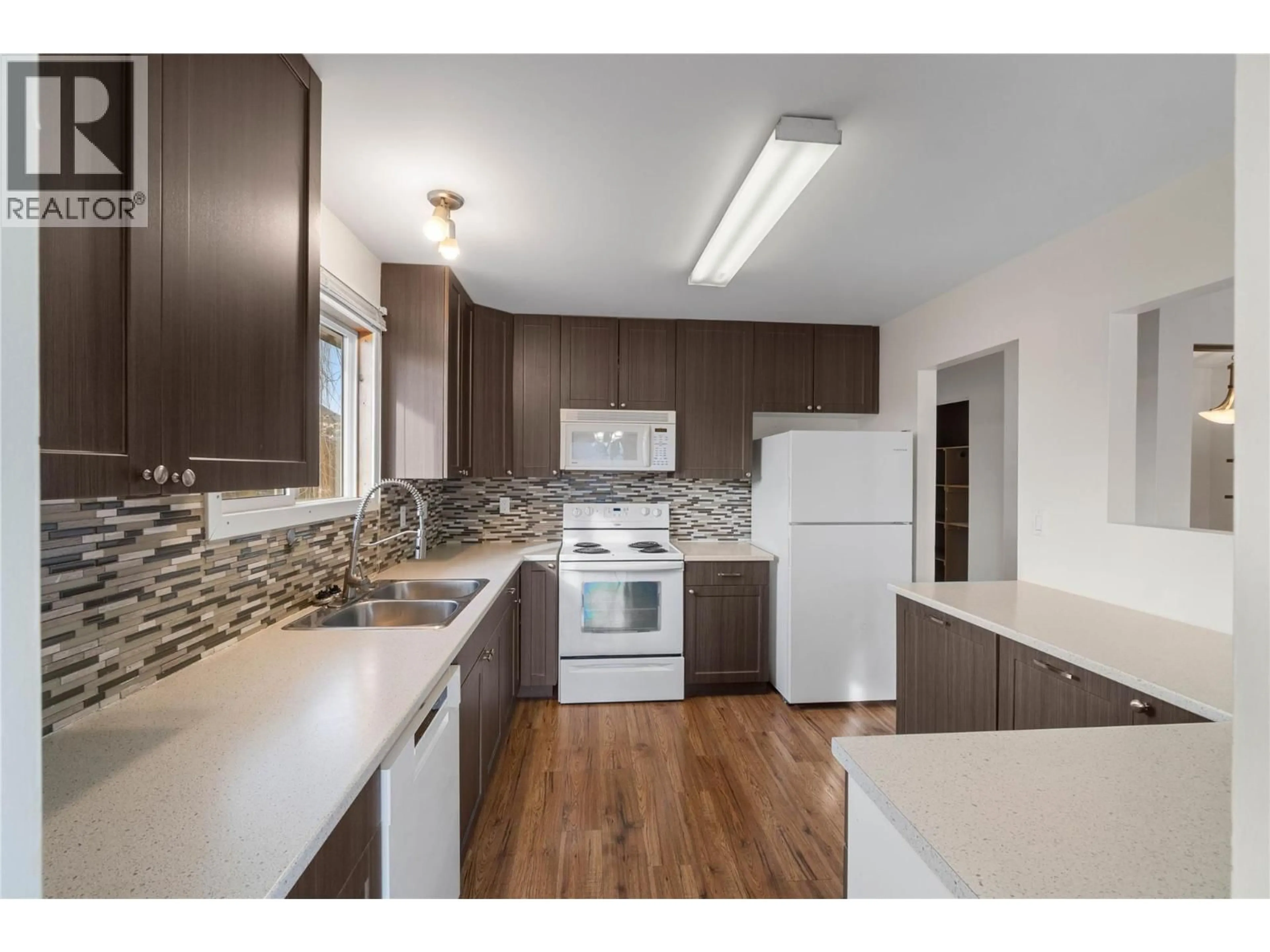 Standard kitchen, wood/laminate floor for 602 WINDSOR AVENUE, Kamloops British Columbia V2B2B3