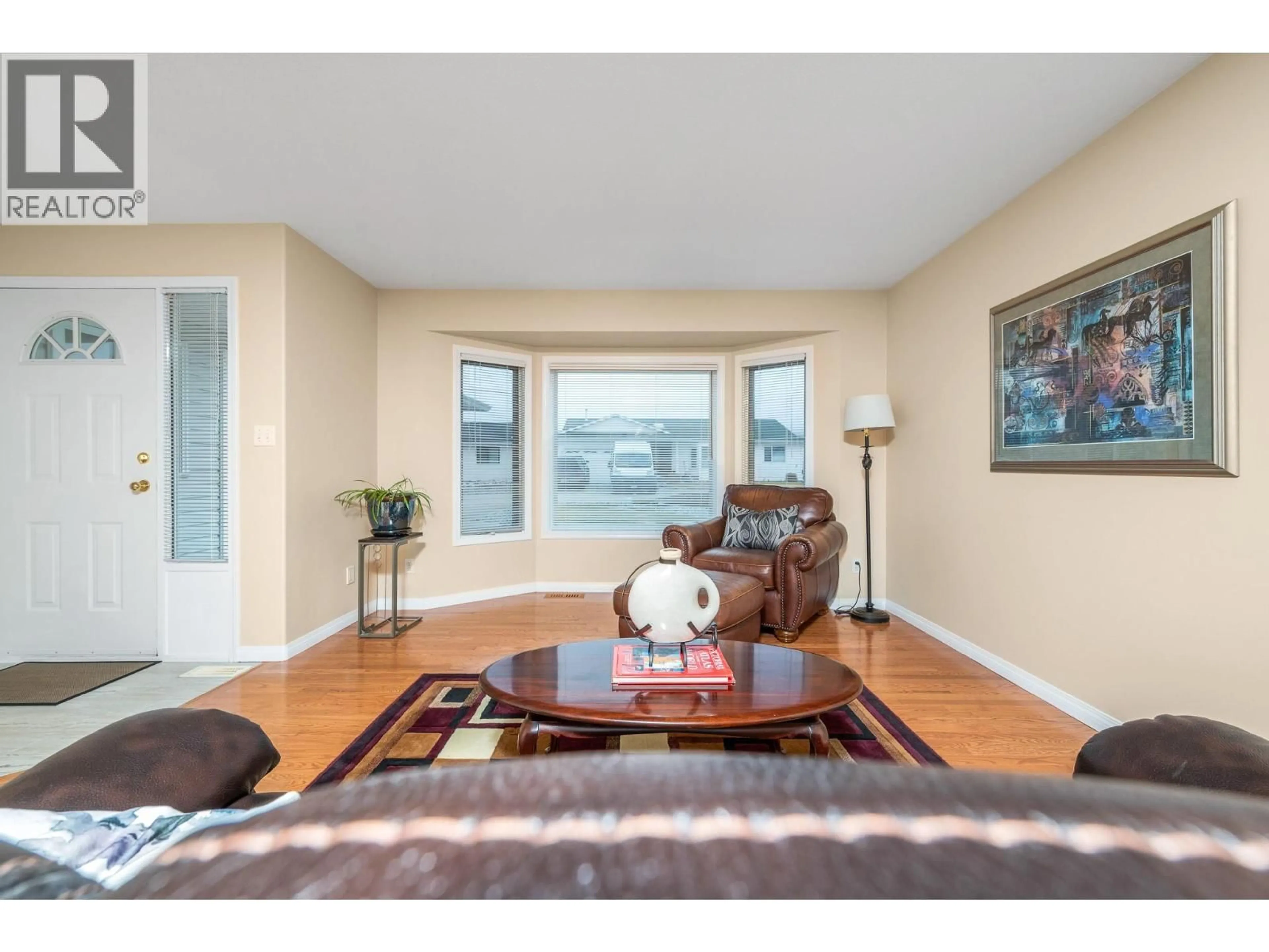 Living room with furniture, wood/laminate floor for 414 4 STREET, Vernon British Columbia V1H1Z1