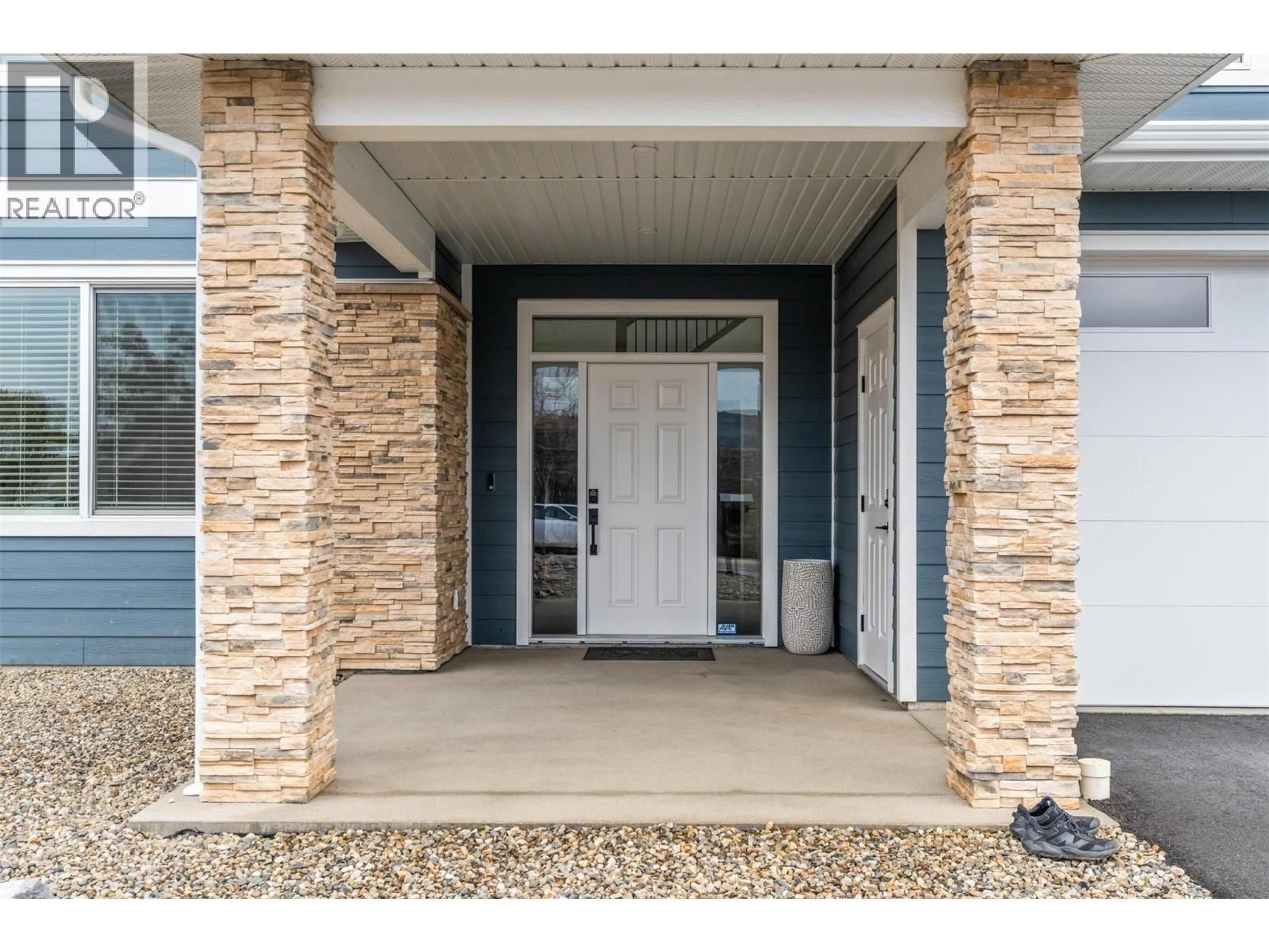Indoor entryway for 8909 CHERRY LANE, Coldstream British Columbia V1B1W1