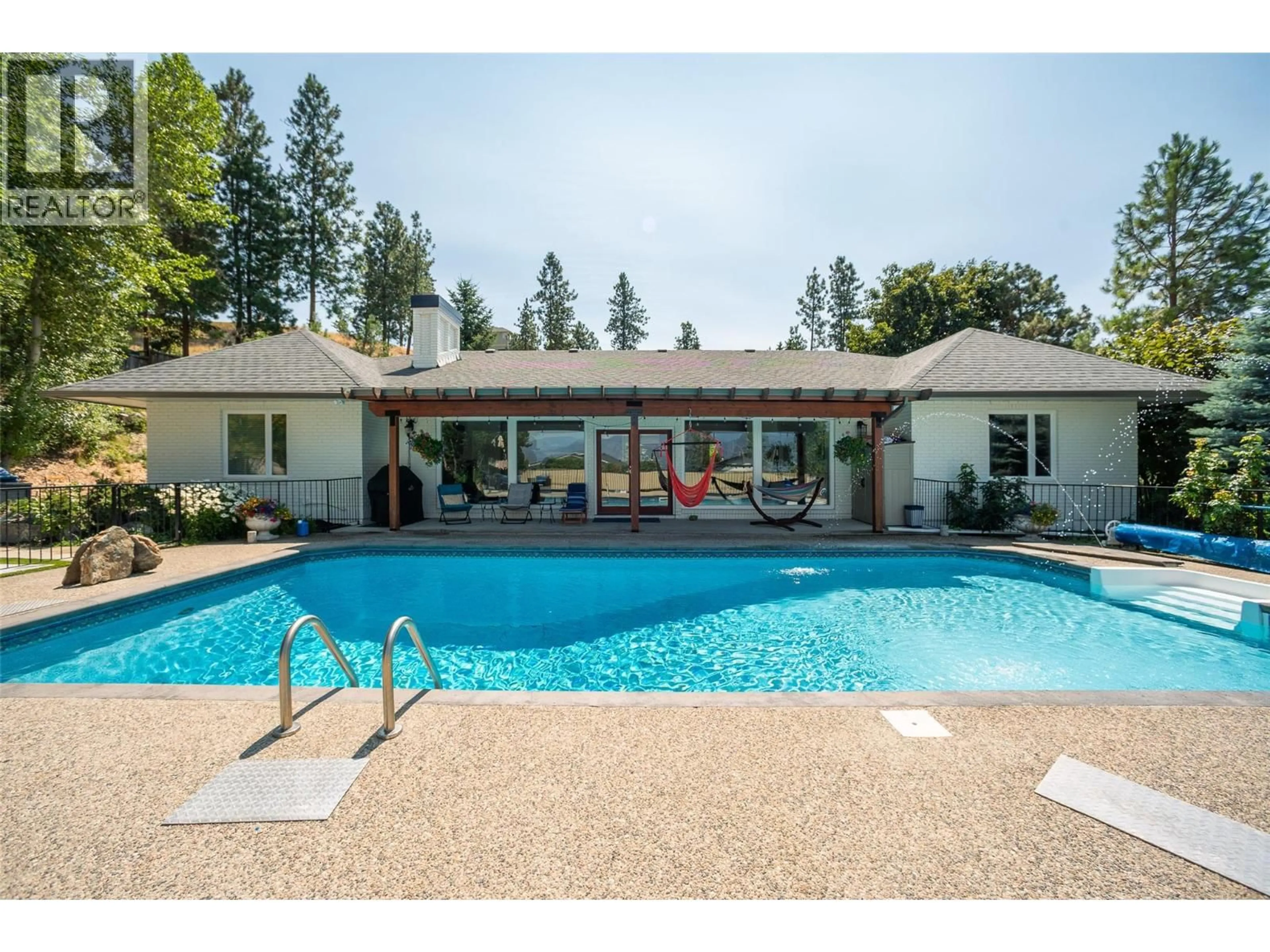 Pool for 514 HAWES COURT, Kelowna British Columbia V1W5C5