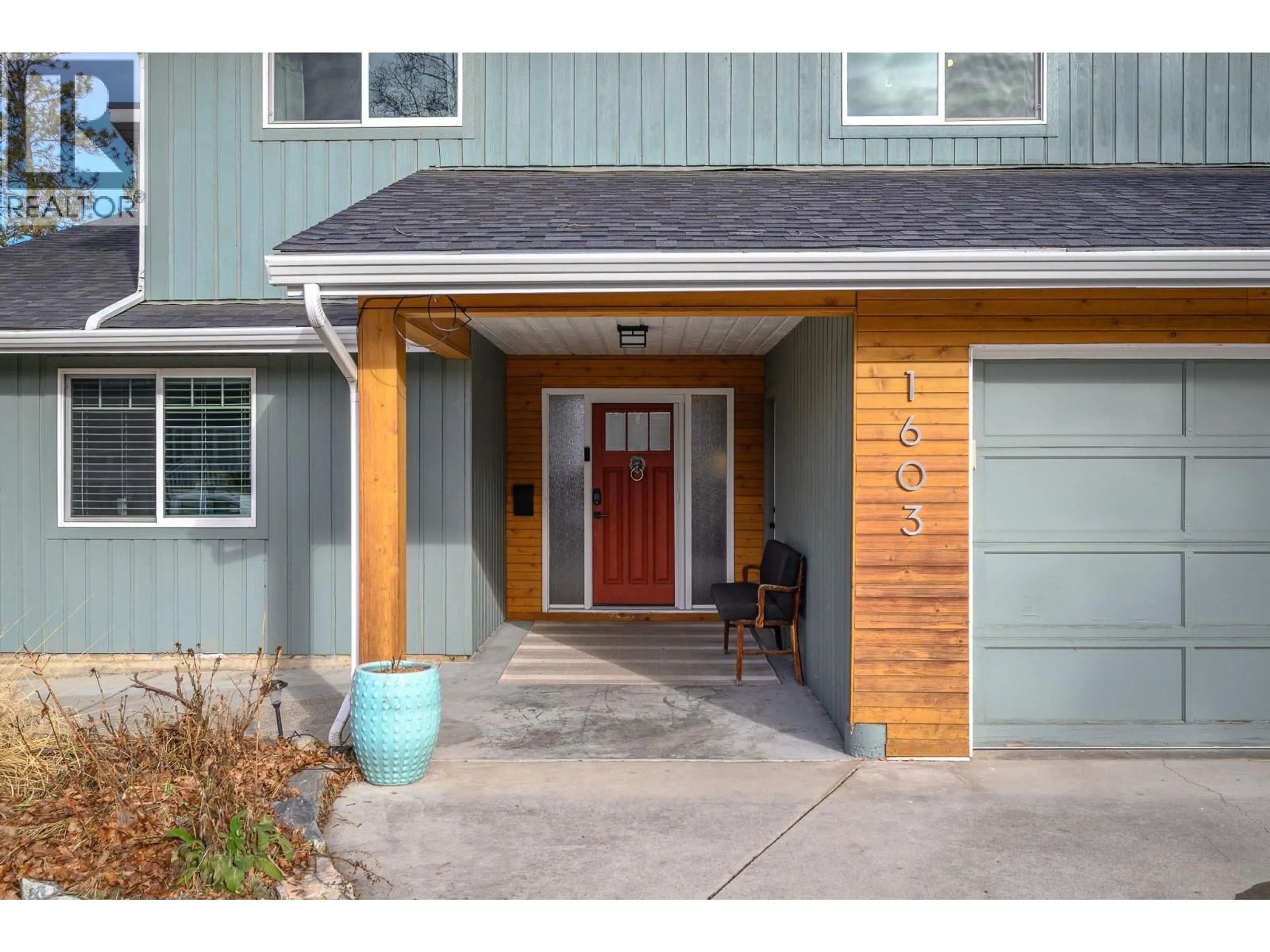 Indoor entryway for 1603 39A AVENUE, Vernon British Columbia V1T7S3