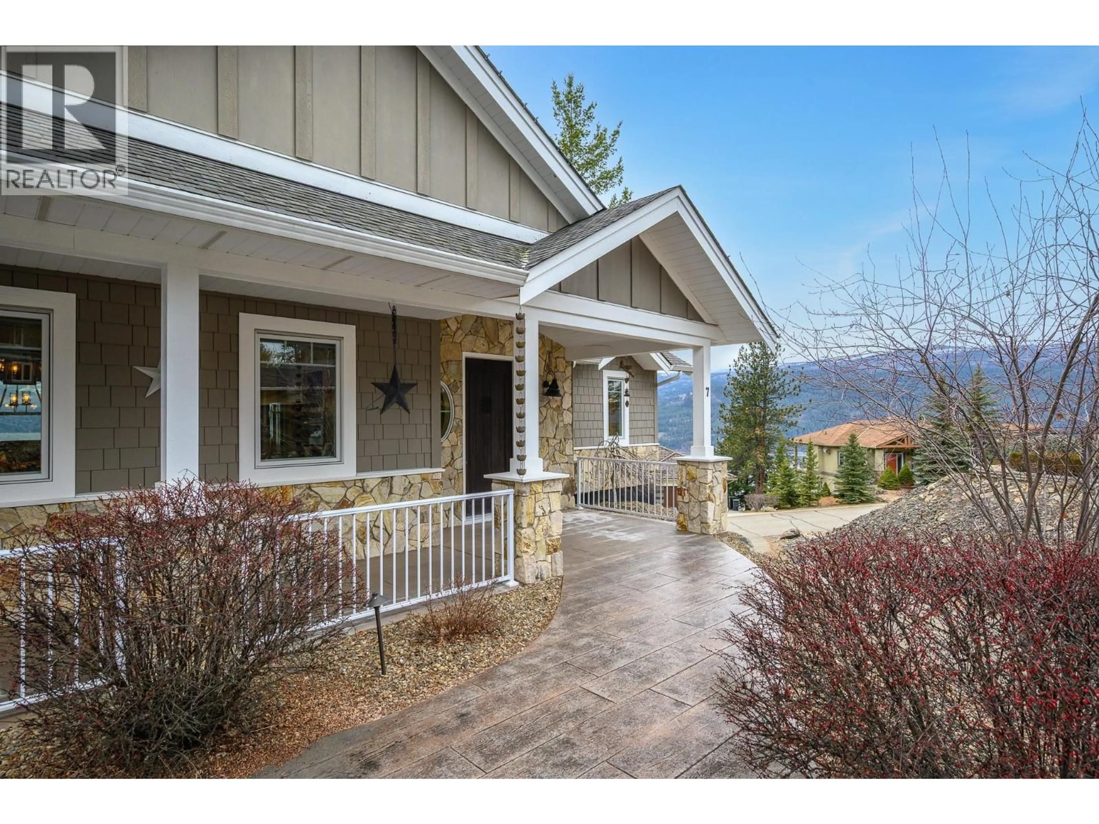 Indoor entryway for 7 - 9196 TRONSON ROAD, Vernon British Columbia V1H1E8