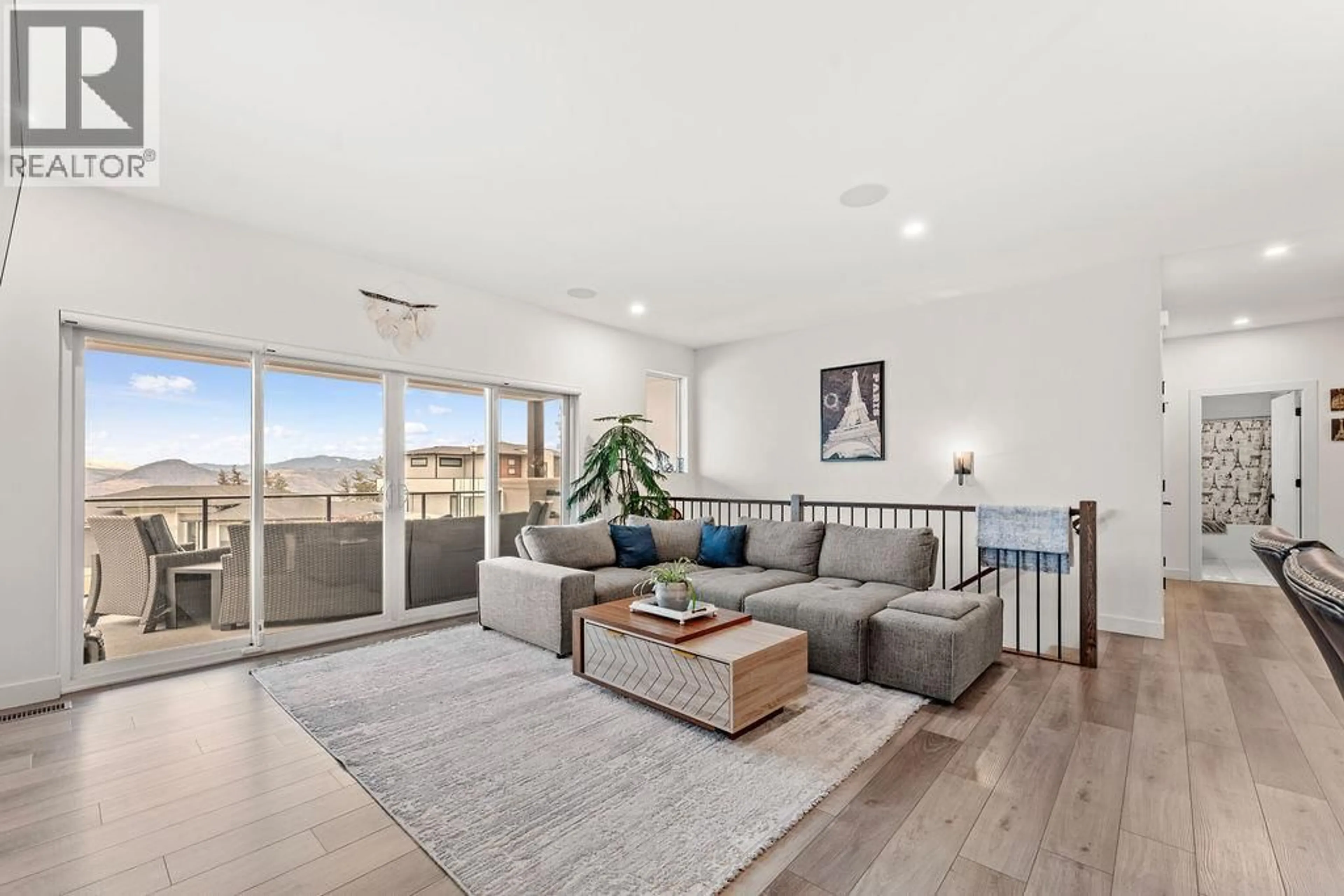 Living room with furniture, unknown for 544 EDINBURGH COURT, Kamloops British Columbia V1S0E6