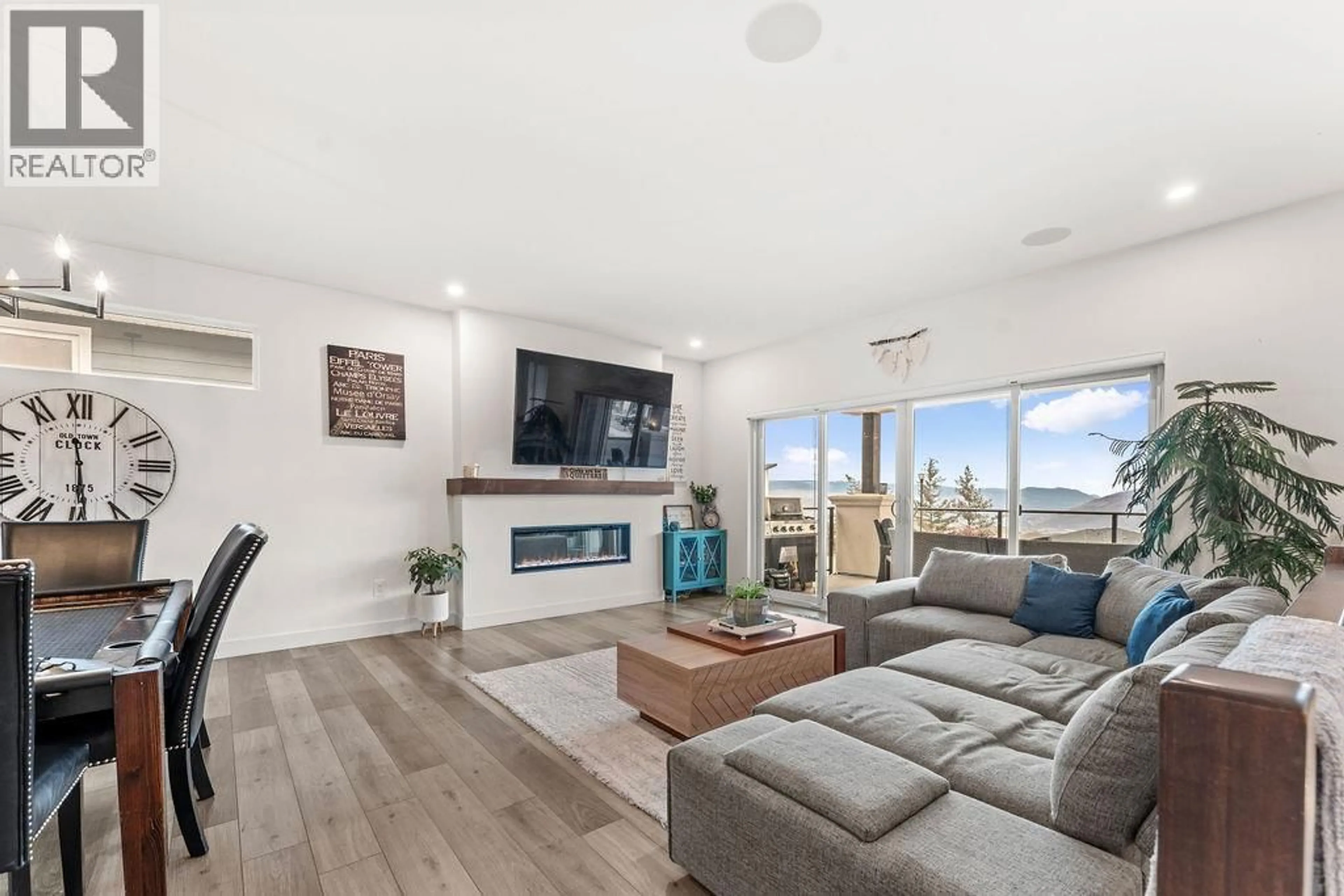 Living room with furniture, unknown for 544 EDINBURGH COURT, Kamloops British Columbia V1S0E6