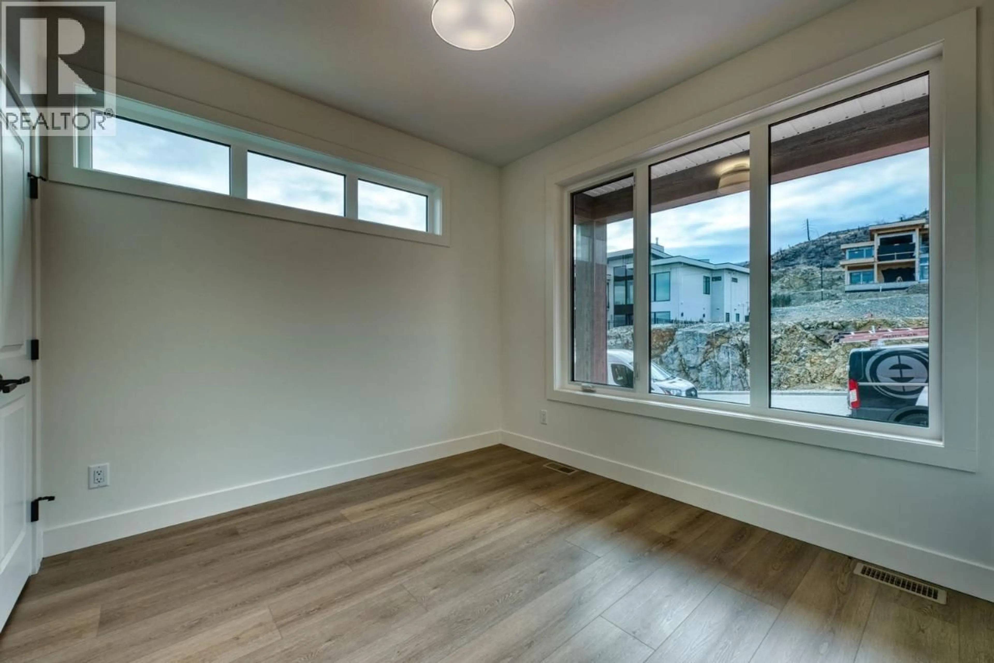 A pic of a room for 1080 HEWETSON AVENUE, Kelowna British Columbia V1W5H6