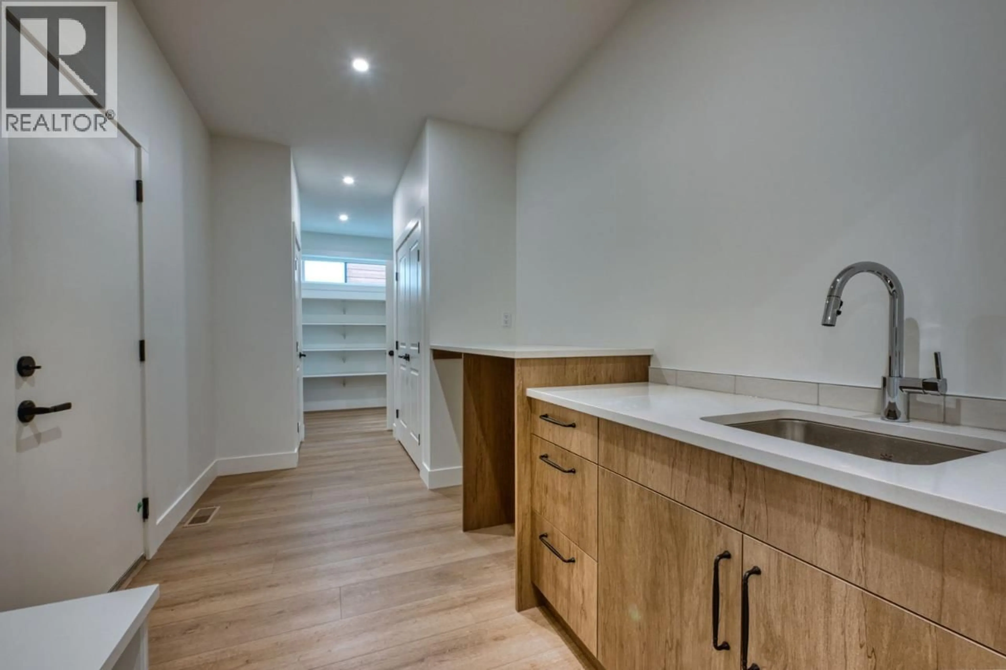 Unknown for 1080 HEWETSON AVENUE, Kelowna British Columbia V1W5H6