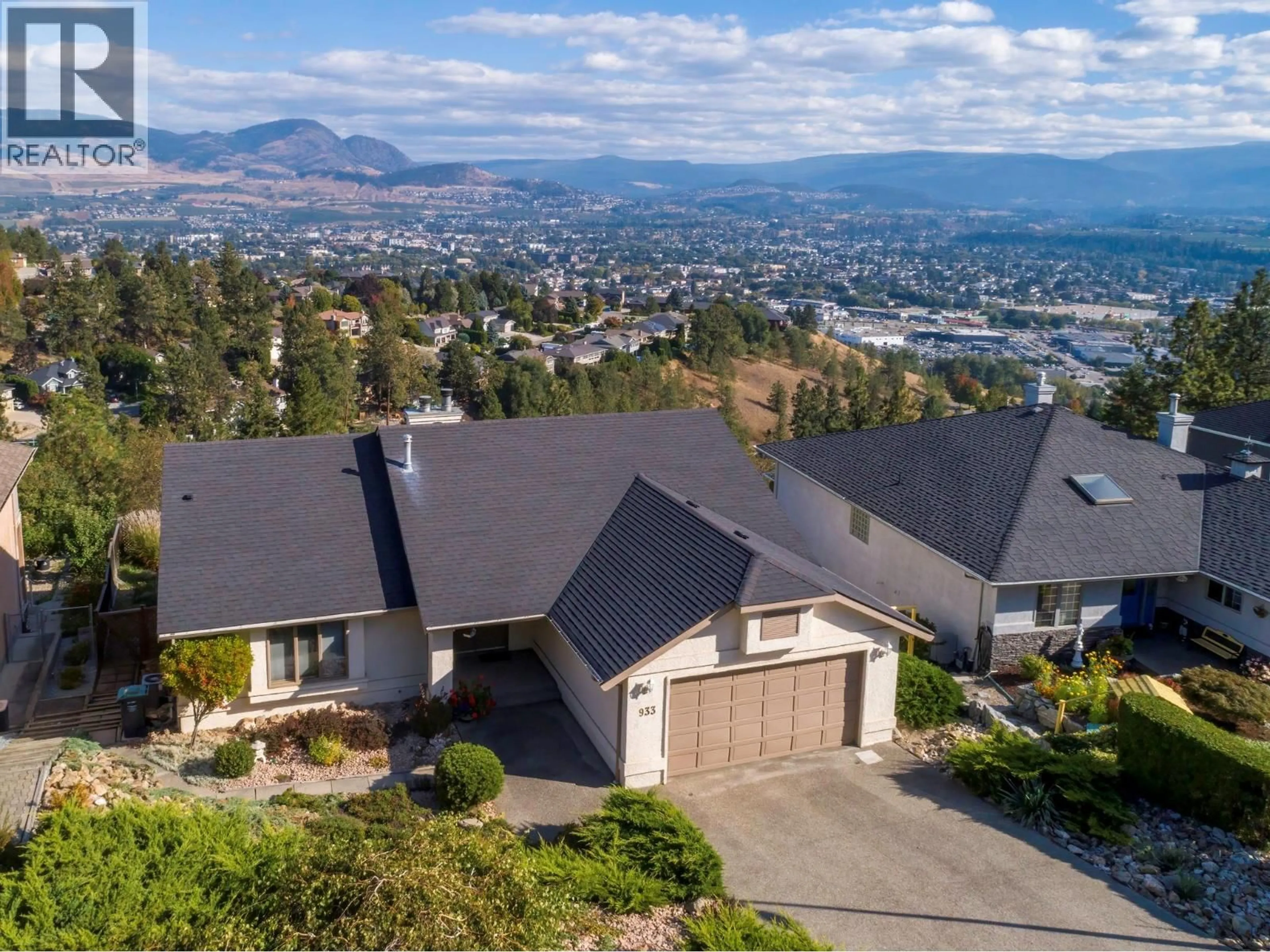 A pic from outside/outdoor area/front of a property/back of a property/a pic from drone, mountain view for 933 PURCELL DRIVE, Kelowna British Columbia V1V1N8