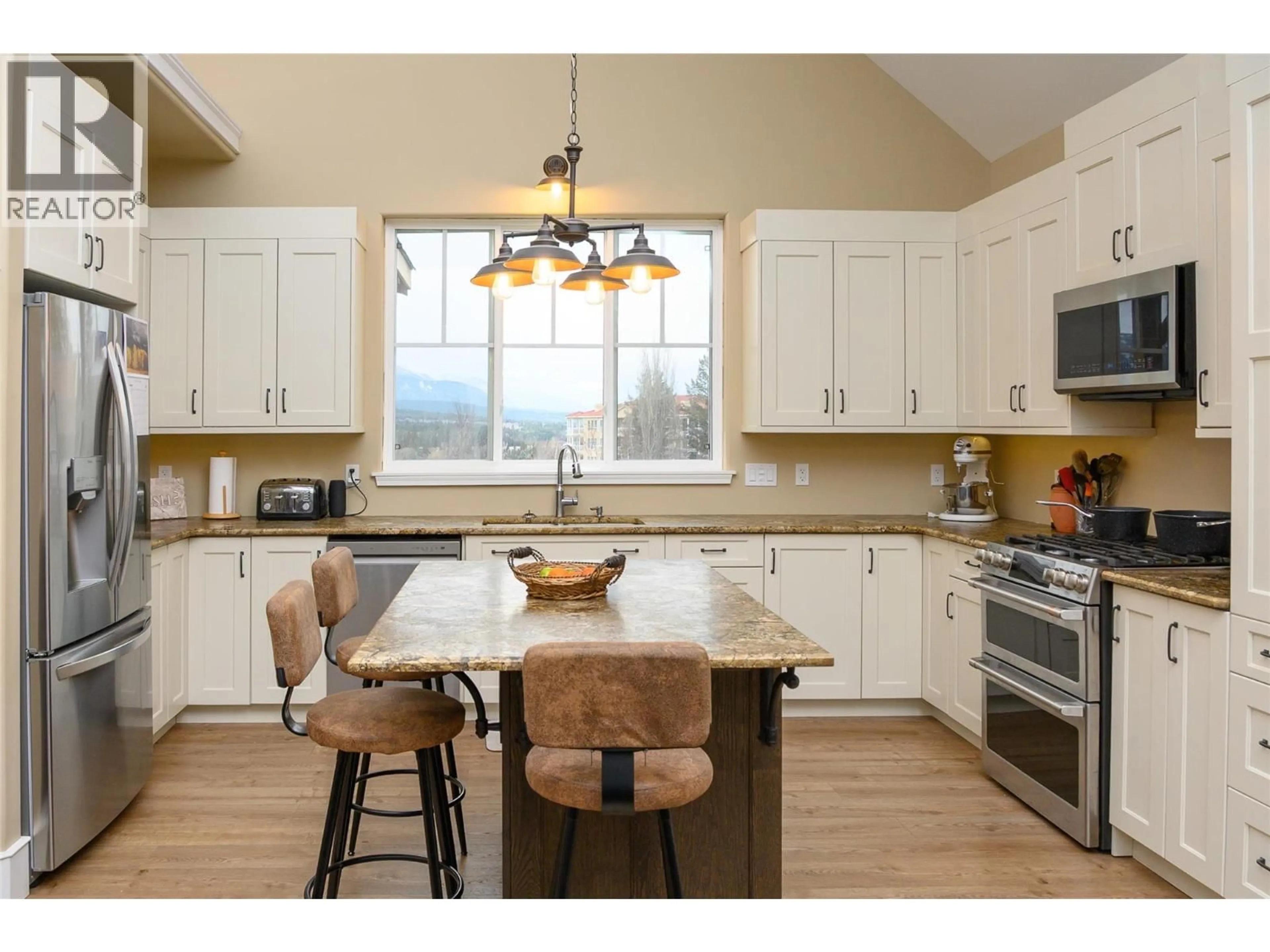 Open concept kitchen, unknown for 5112 RIVERVIEW CLOSE, Fairmont Hot Springs British Columbia V0B1L1