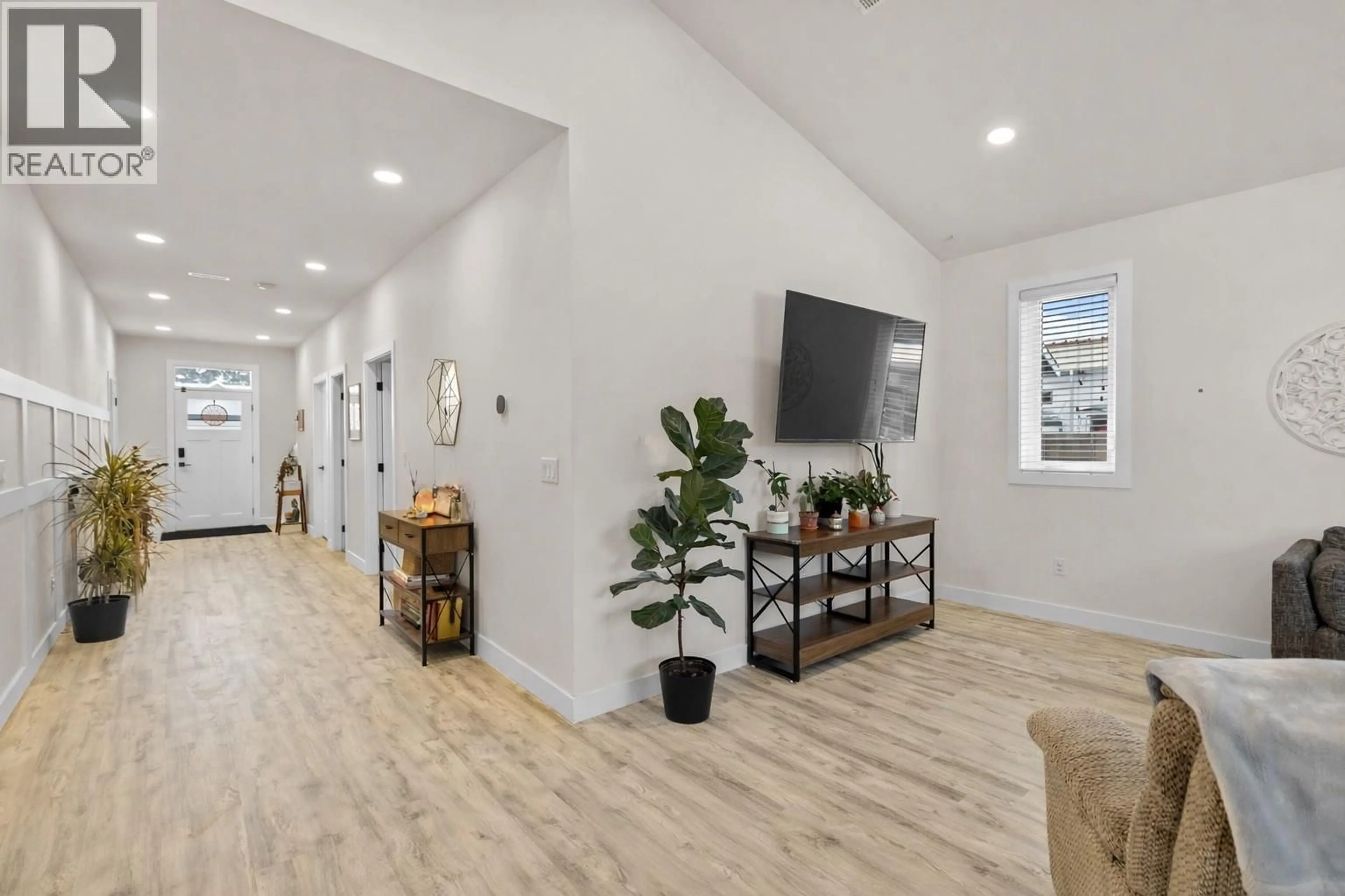 Indoor entryway for 518 ORIOLE WAY, Barriere British Columbia V0E1E0