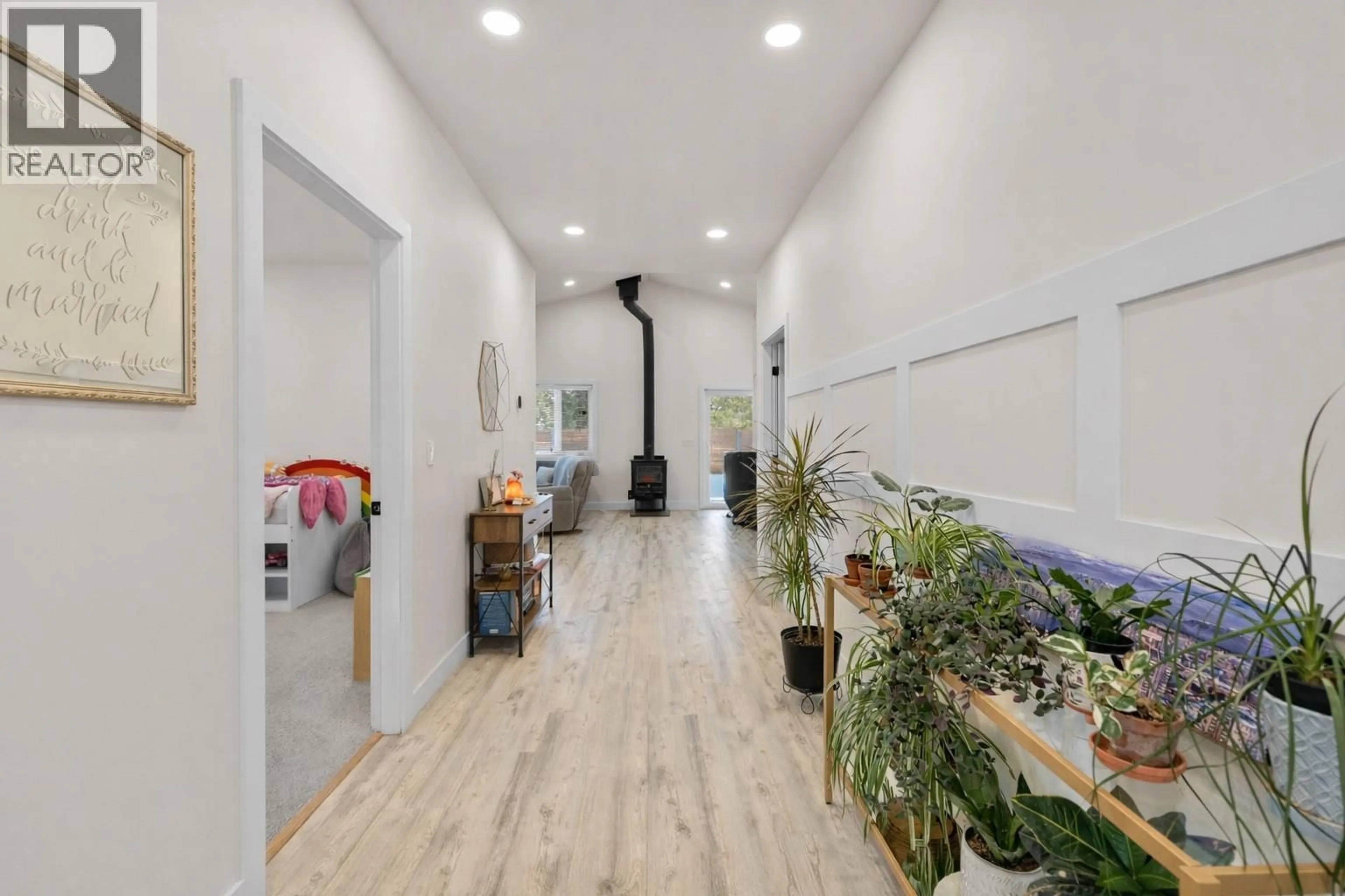 Indoor foyer for 518 ORIOLE WAY, Barriere British Columbia V0E1E0