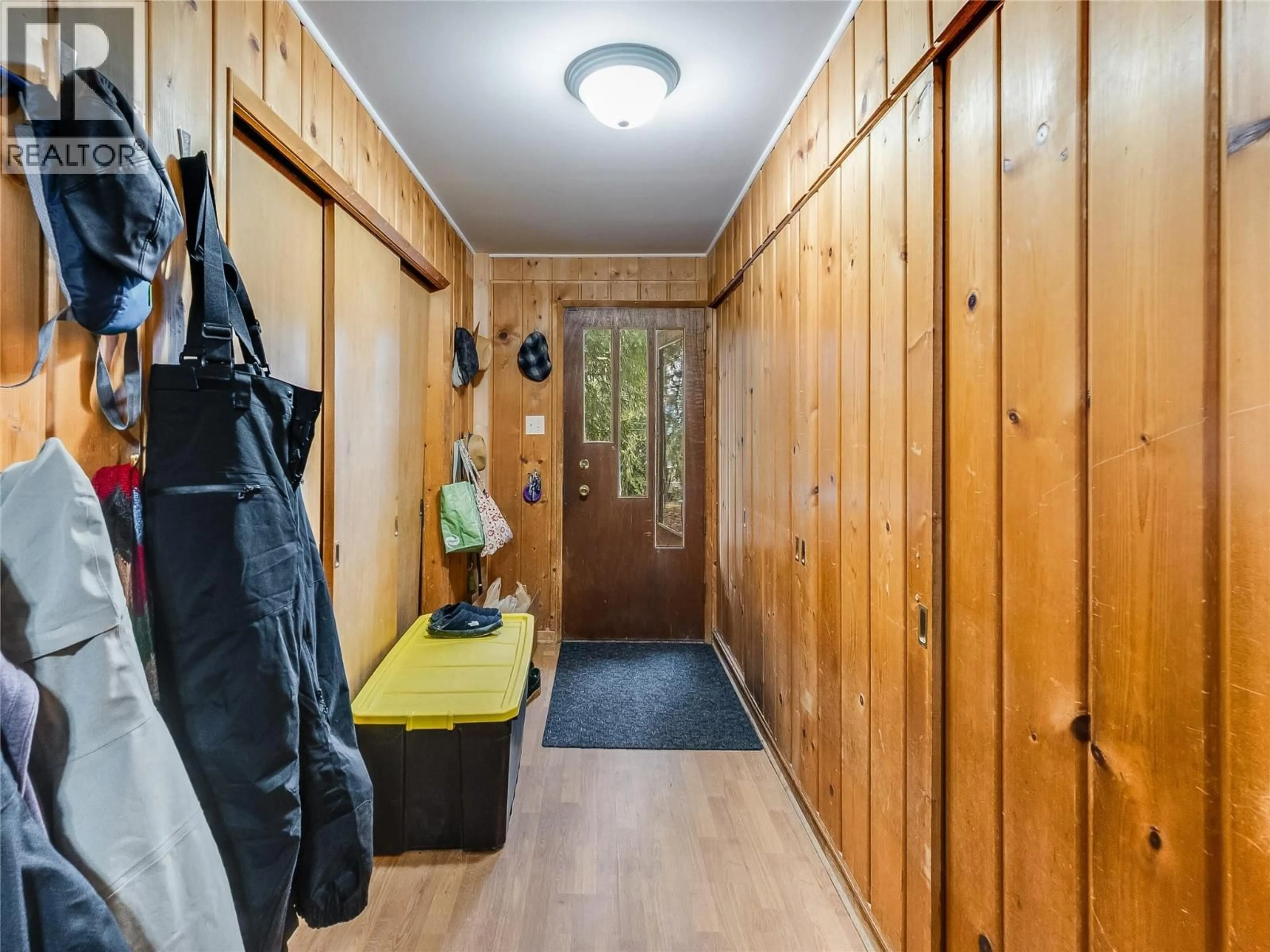 Indoor entryway for 1604 PARK STREET, Rossland British Columbia V0G1Y0