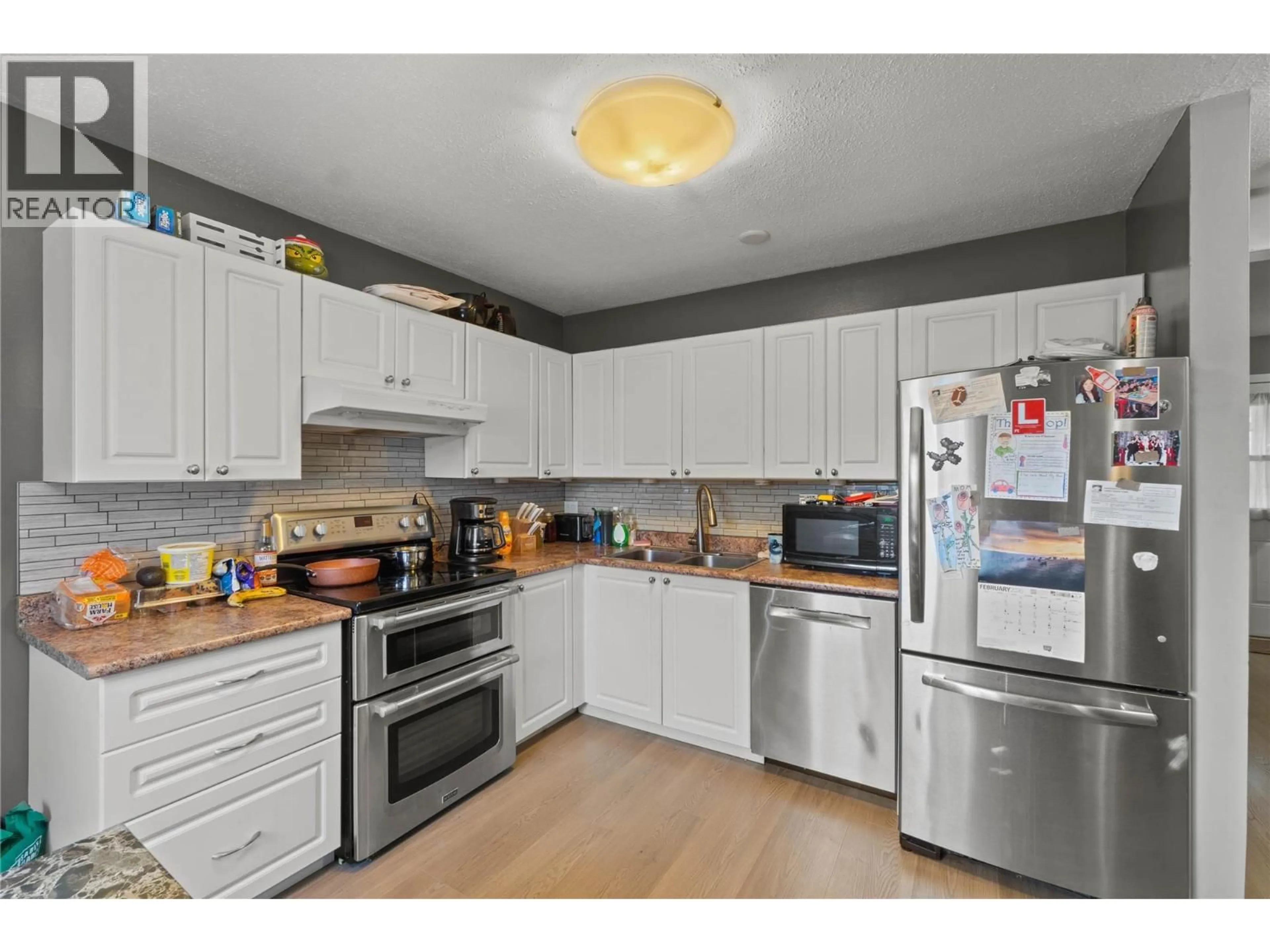Standard kitchen, unknown for 18 - 1697 GREENFIELD AVENUE, Kamloops British Columbia V2B4N5
