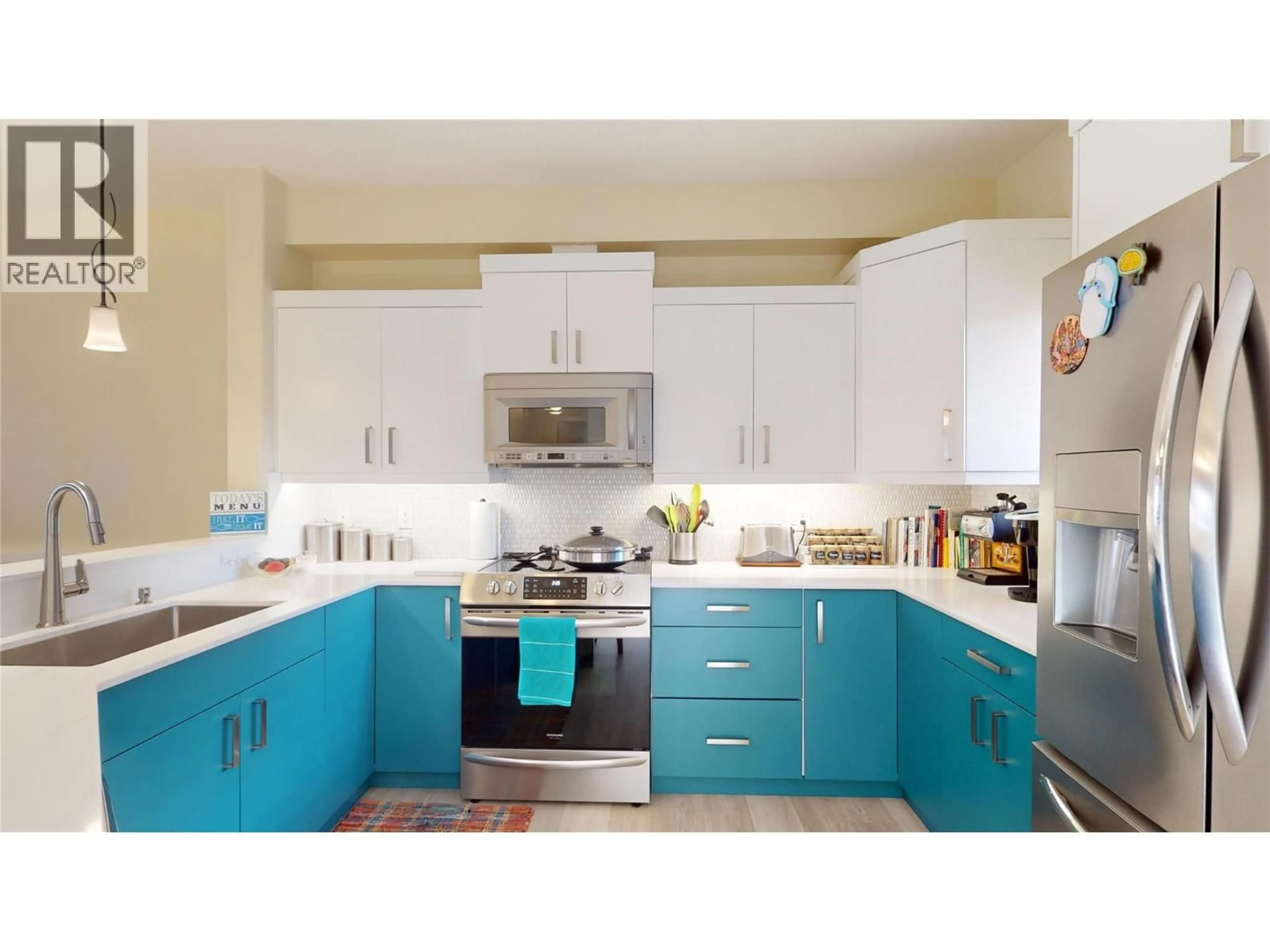 Contemporary kitchen, unknown for 205 - 3996 BEACH AVENUE, Peachland British Columbia V0H1X5