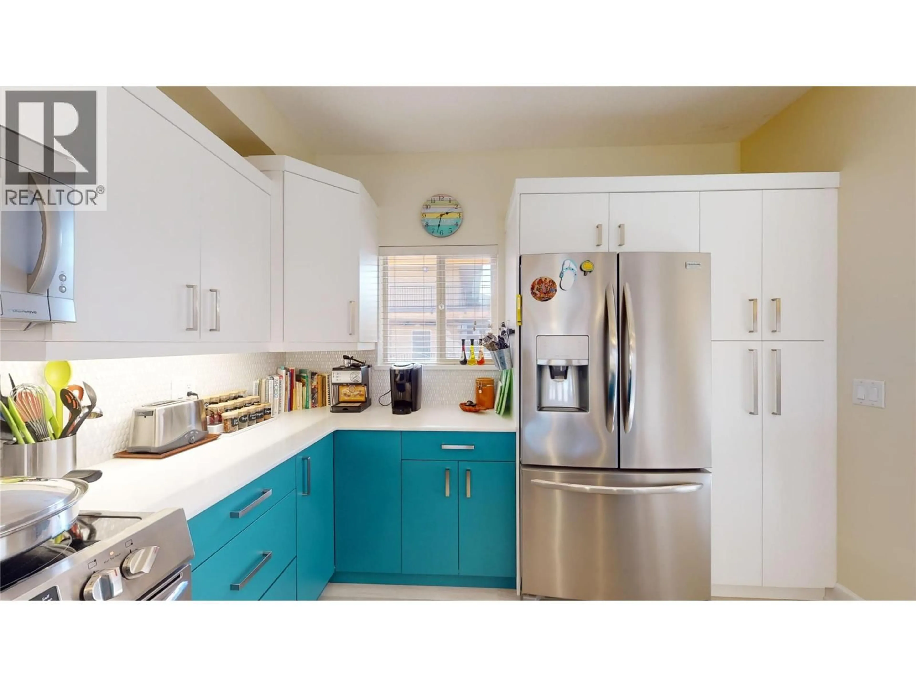 Contemporary kitchen, unknown for 205 - 3996 BEACH AVENUE, Peachland British Columbia V0H1X5