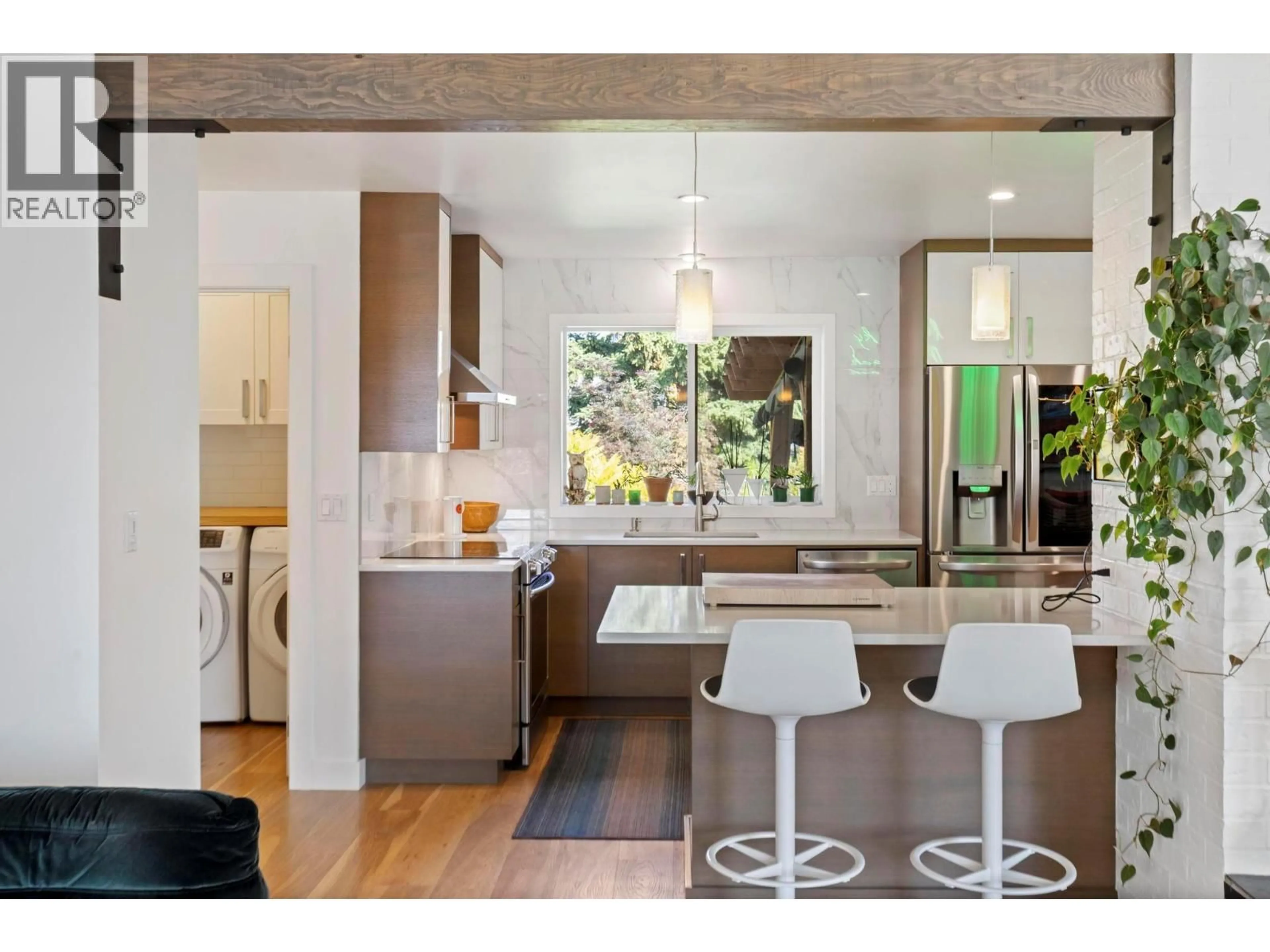 Contemporary kitchen, unknown for 1420 INKAR ROAD, Kelowna British Columbia V1Y8H7