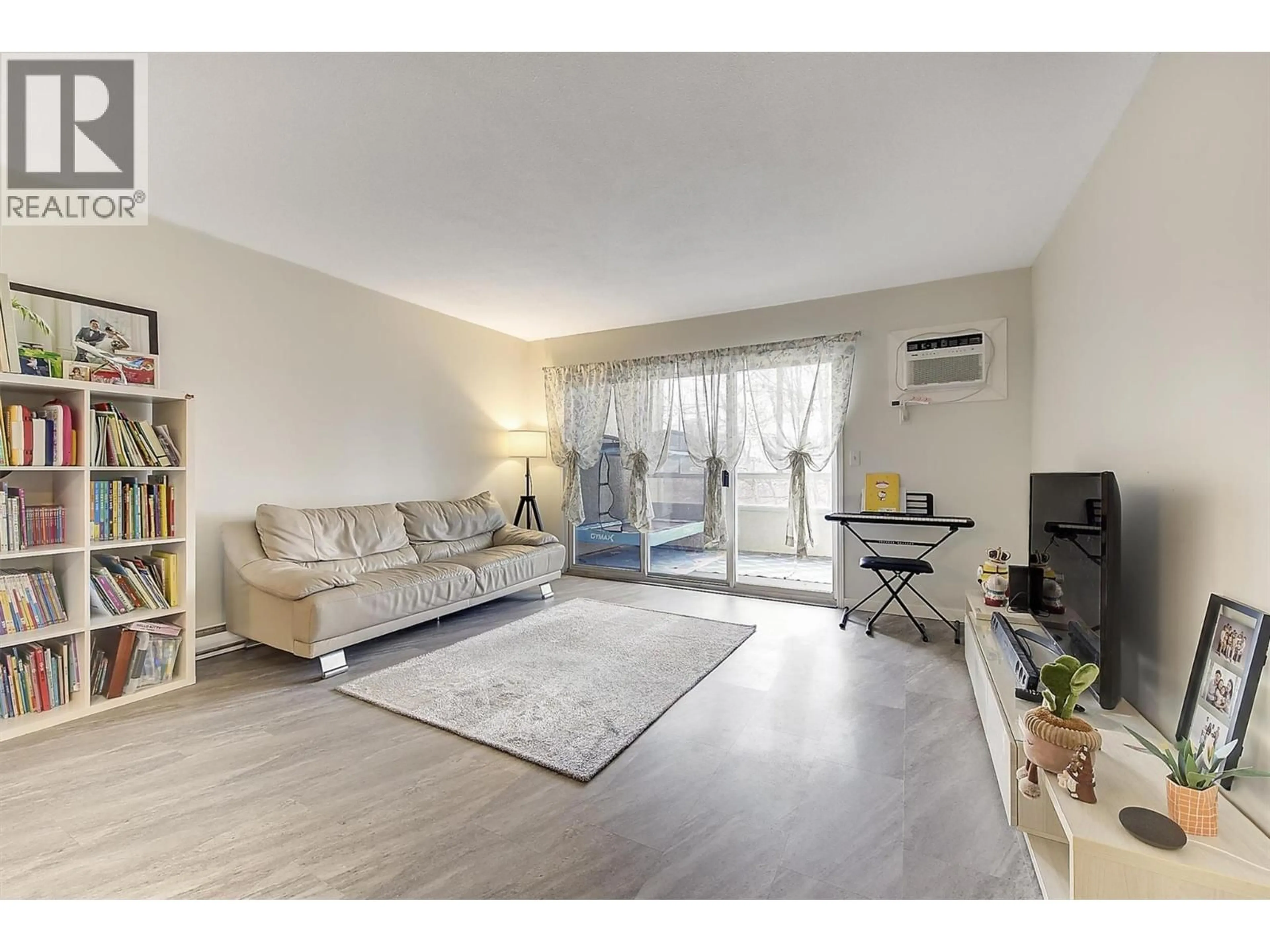 Living room with furniture, unknown for 203 - 1534 LAWRENCE AVENUE, Kelowna British Columbia V1Y6M8