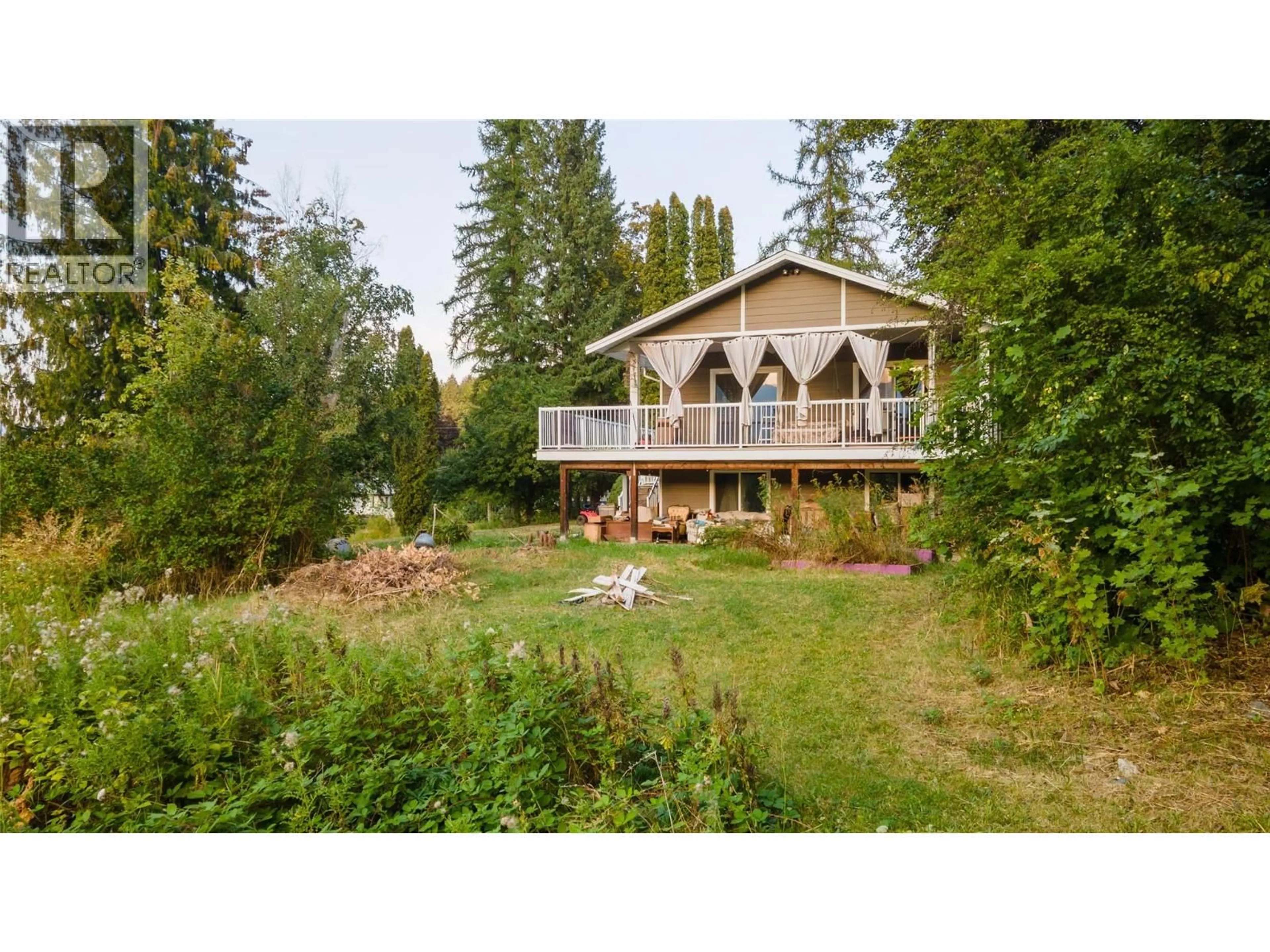 A pic from outside/outdoor area/front of a property/back of a property/a pic from drone, unknown for 1121 SHUSWAP STREET SOUTHWEST, Salmon Arm British Columbia V1E1J3