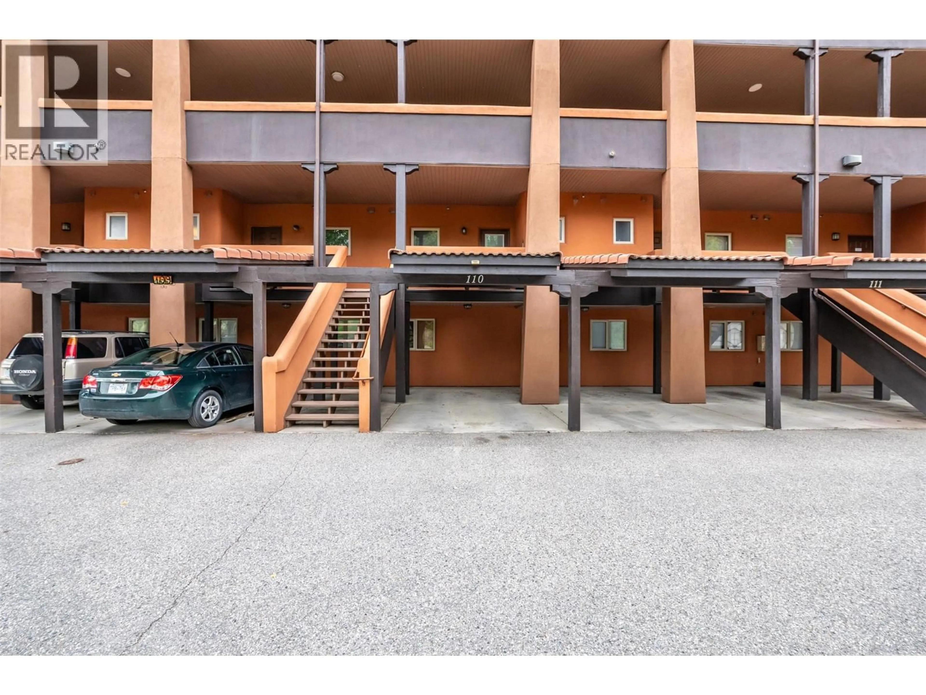 Indoor foyer for 110 - 4300 44TH AVENUE, Osoyoos British Columbia V0H1V6