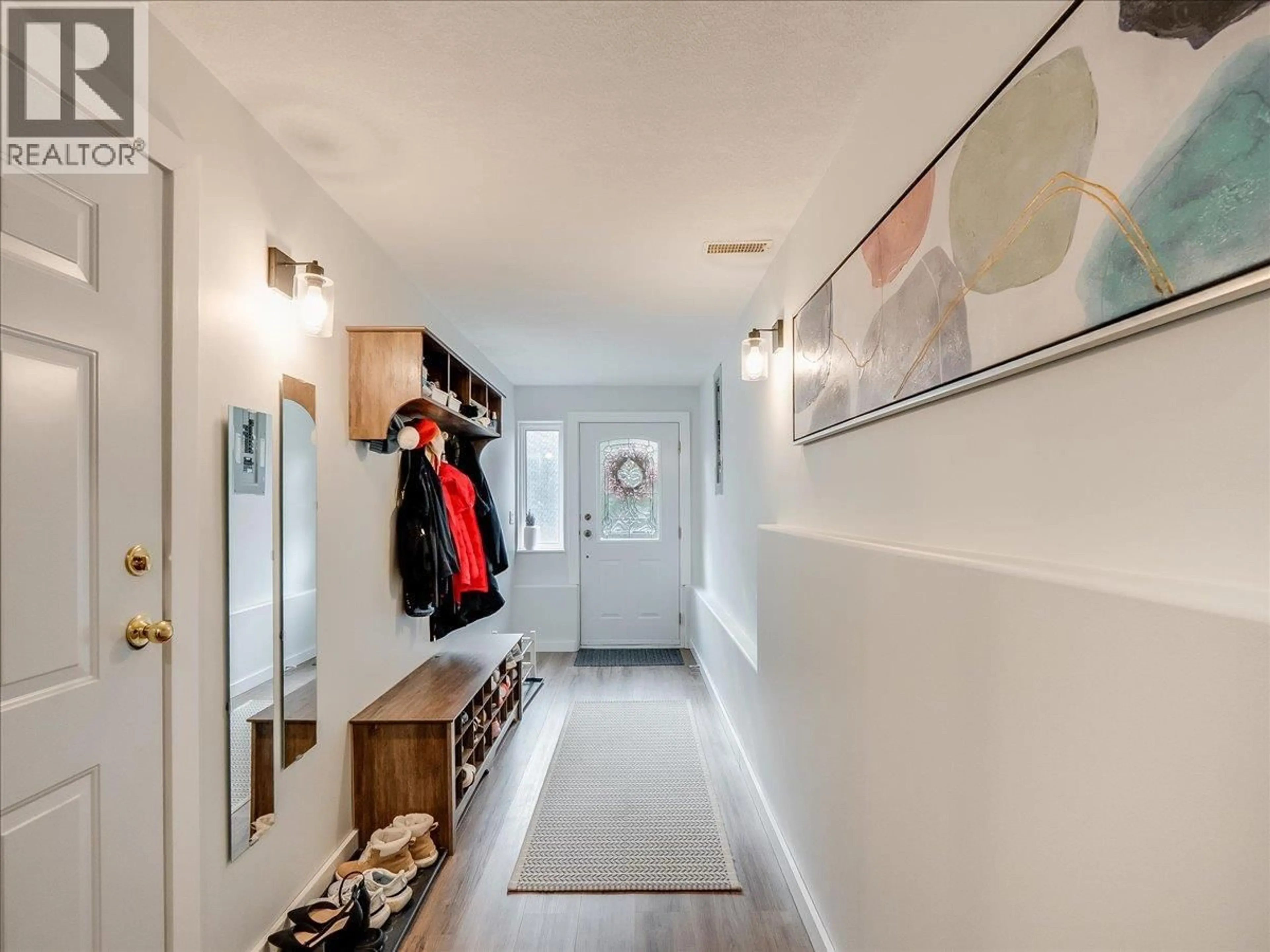 Indoor entryway for 1105 CHRISTIE ROAD, Montrose British Columbia V0G1P0